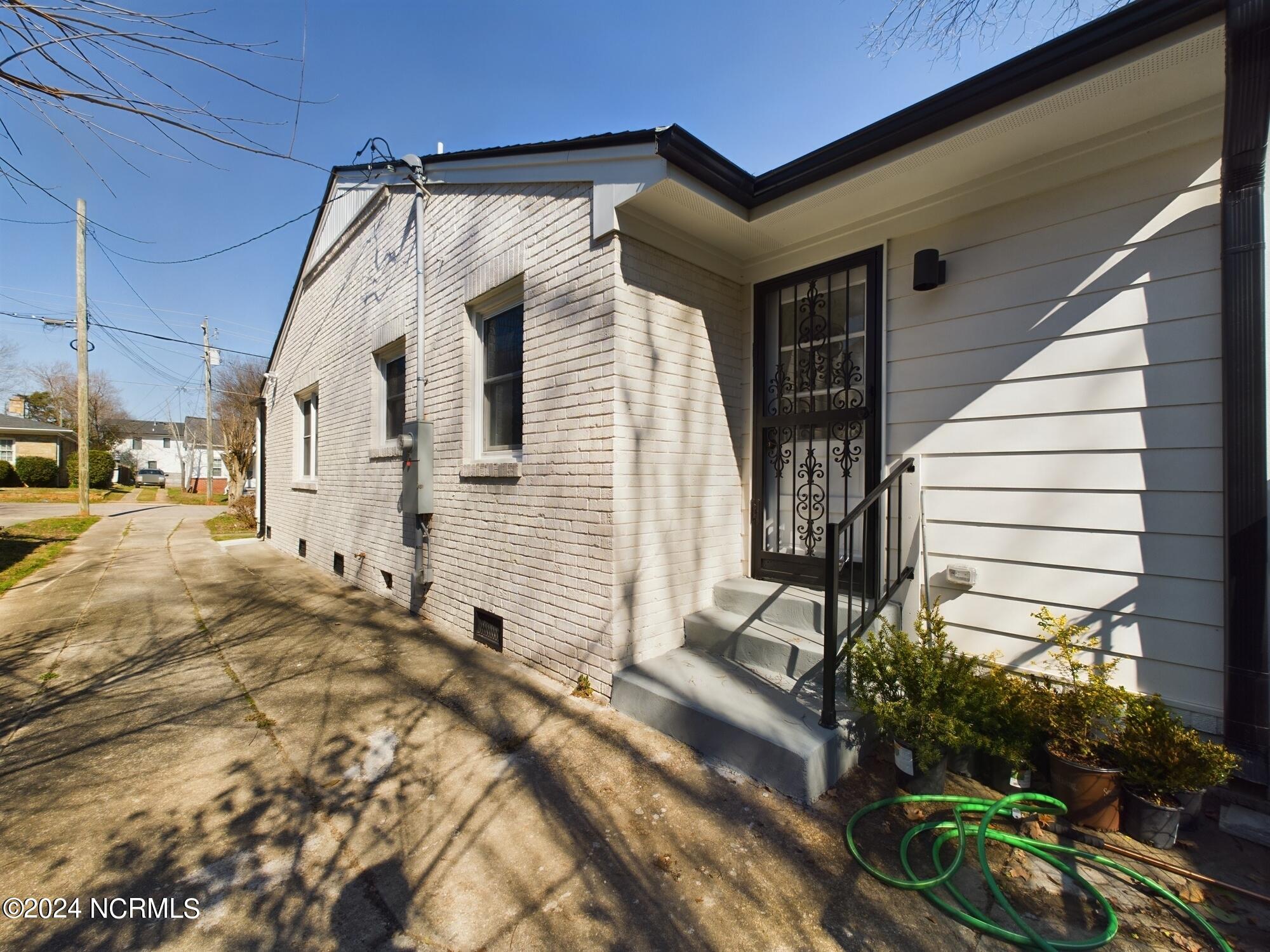 1112 E Martin Street Property Photo 6