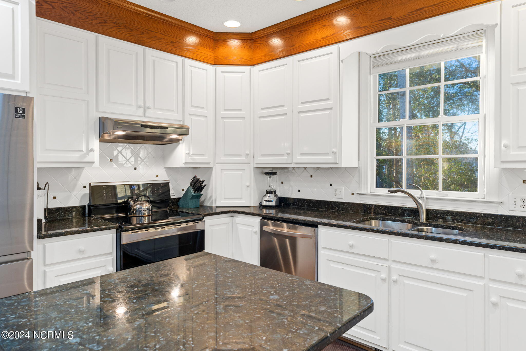 420 Lake Shore Drive Property Photo 28