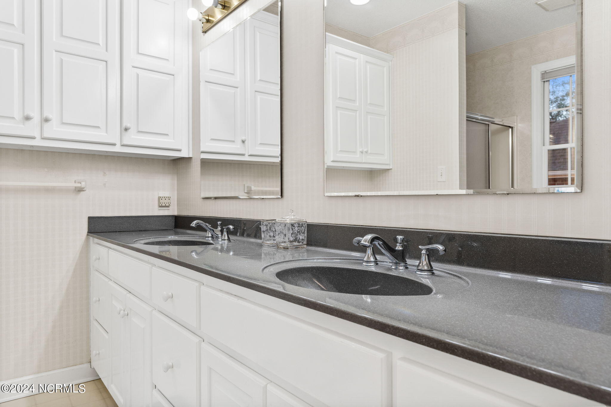 420 Lake Shore Drive Property Photo 38