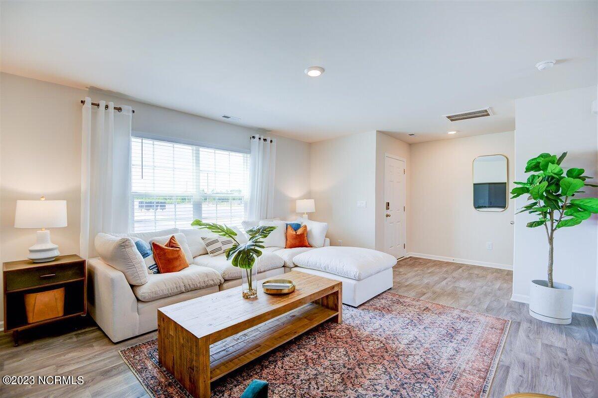 4119 Laurel Ridge Drive E Property Photo 6