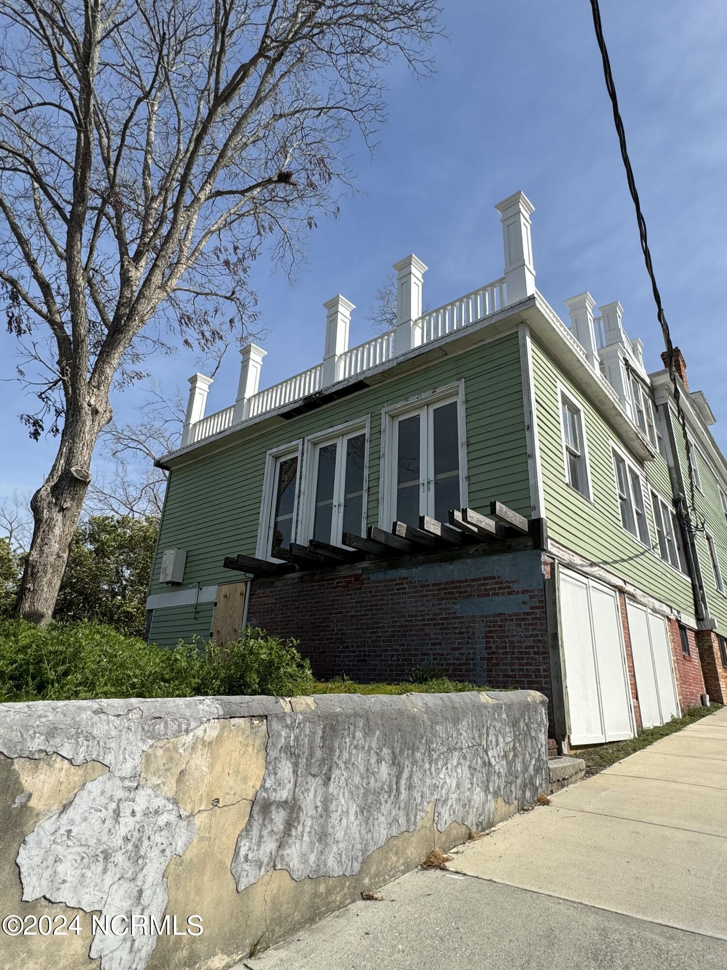 226 S Front Street Property Photo 4
