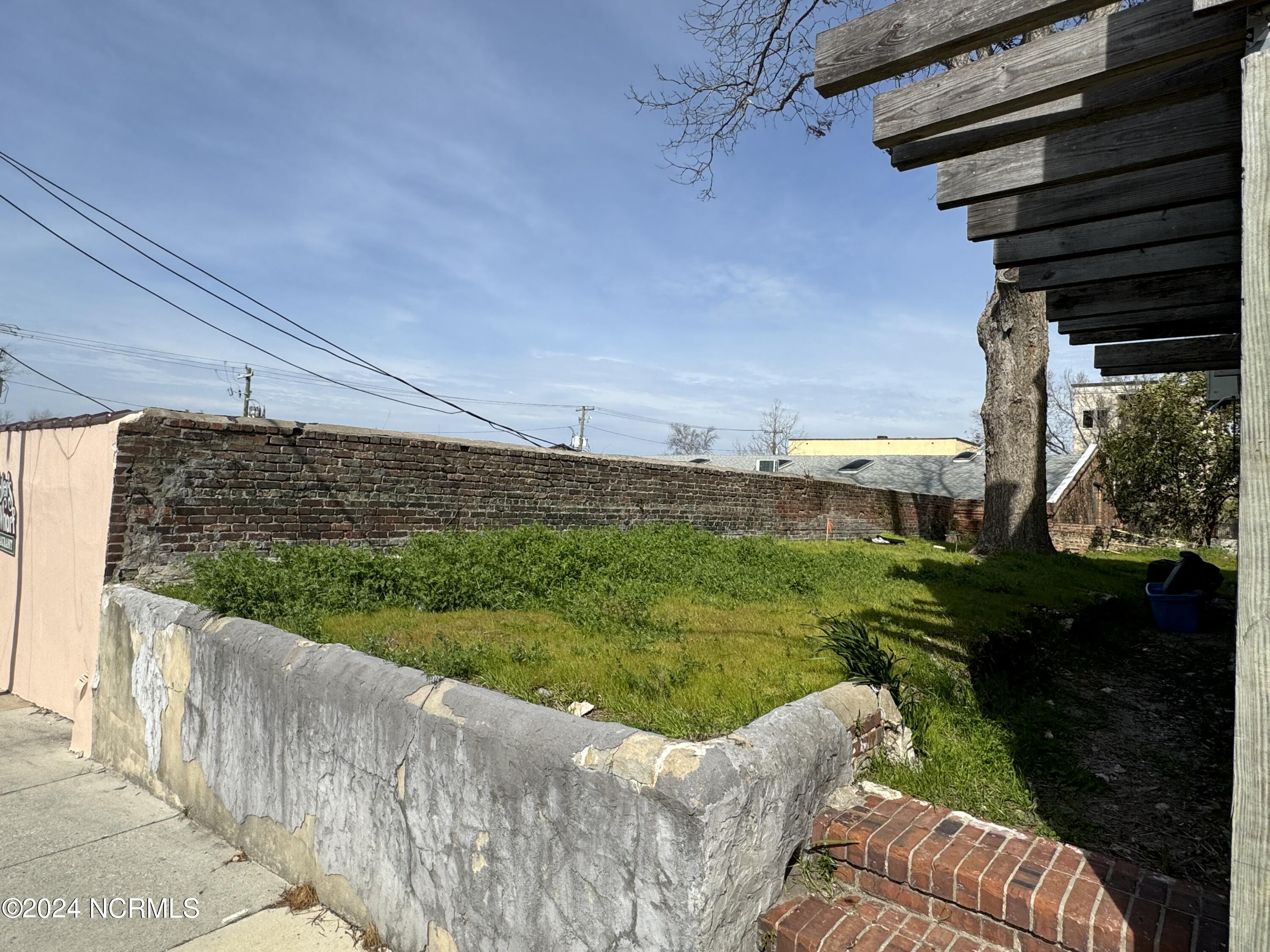 226 S Front Street Property Photo 6