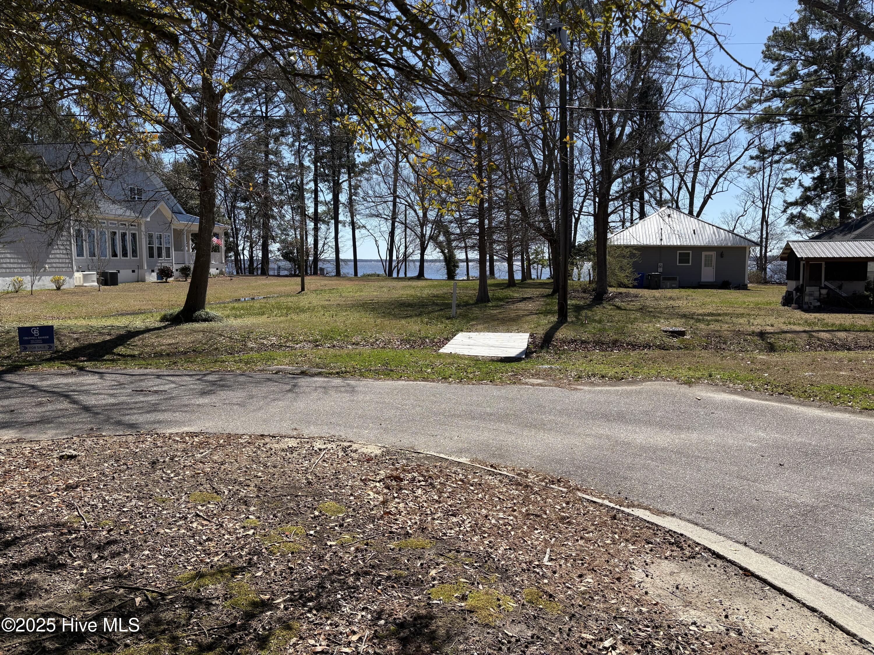 4 Live Oak Circle Property Photo 2