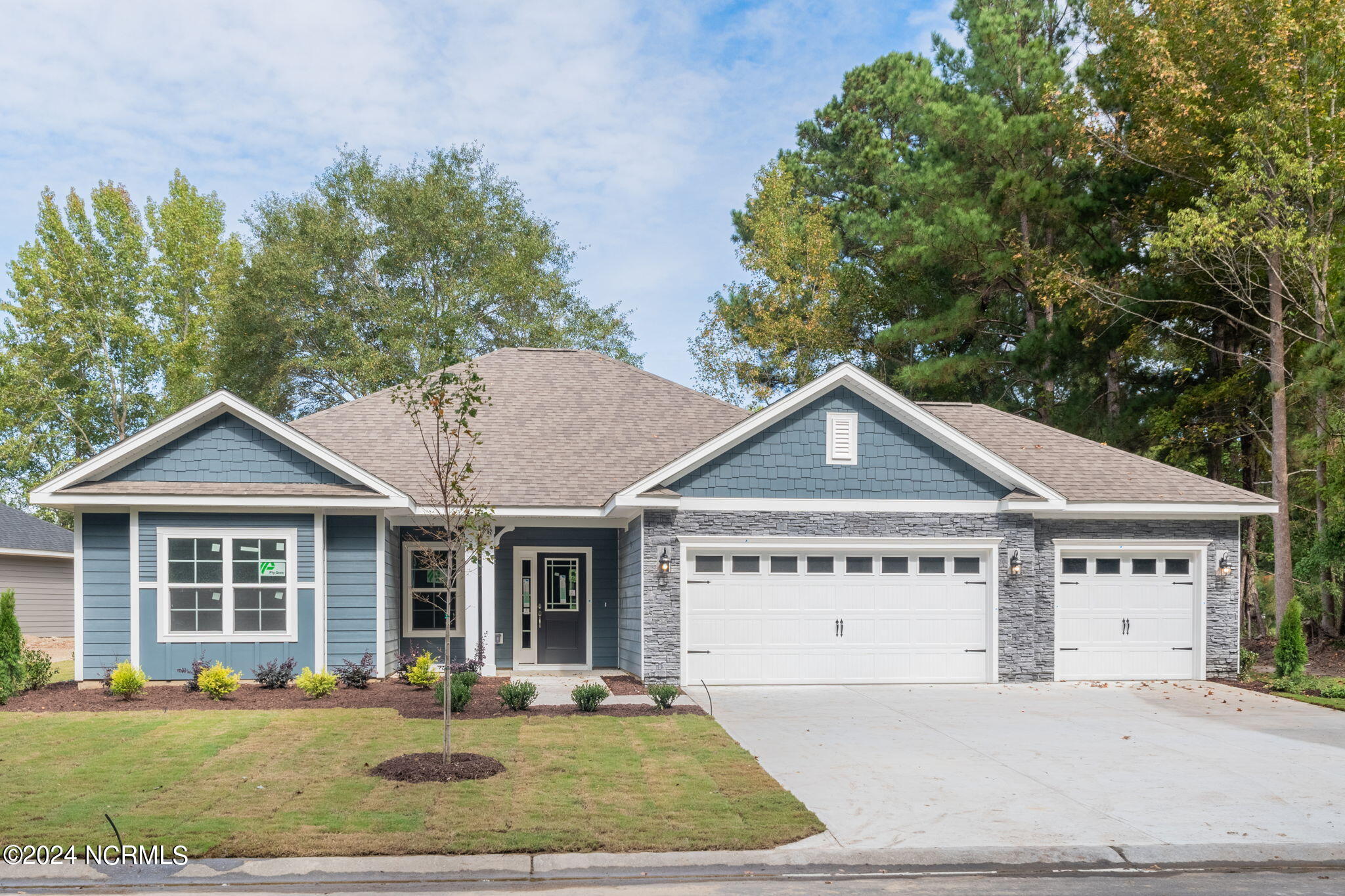 169 Firethorn Circle Property Photo 1