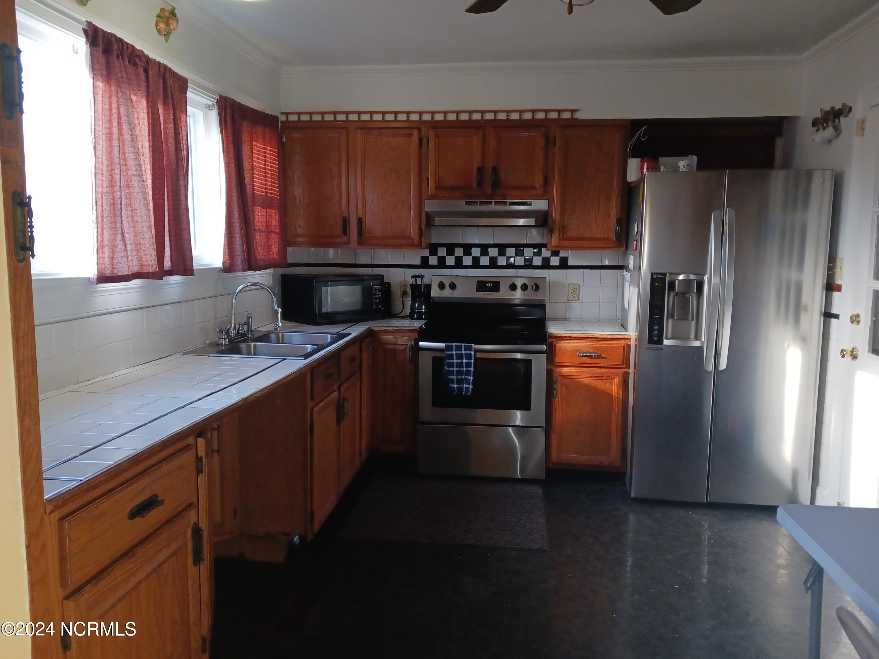 611 Edwards Avenue Property Photo 3