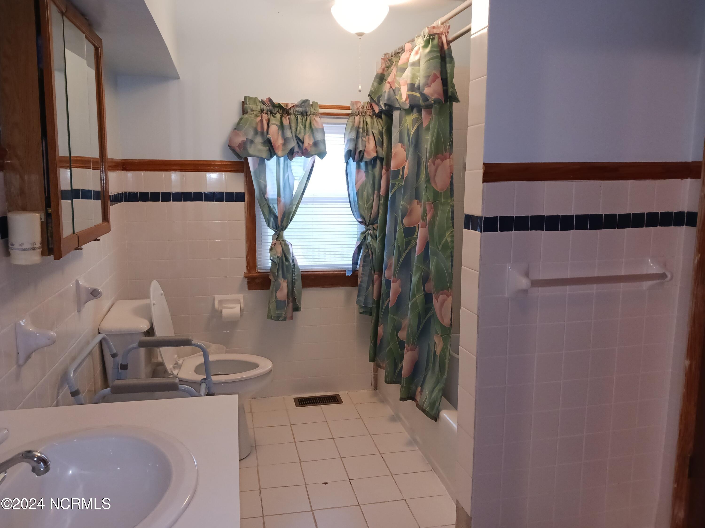 611 Edwards Avenue Property Photo 8