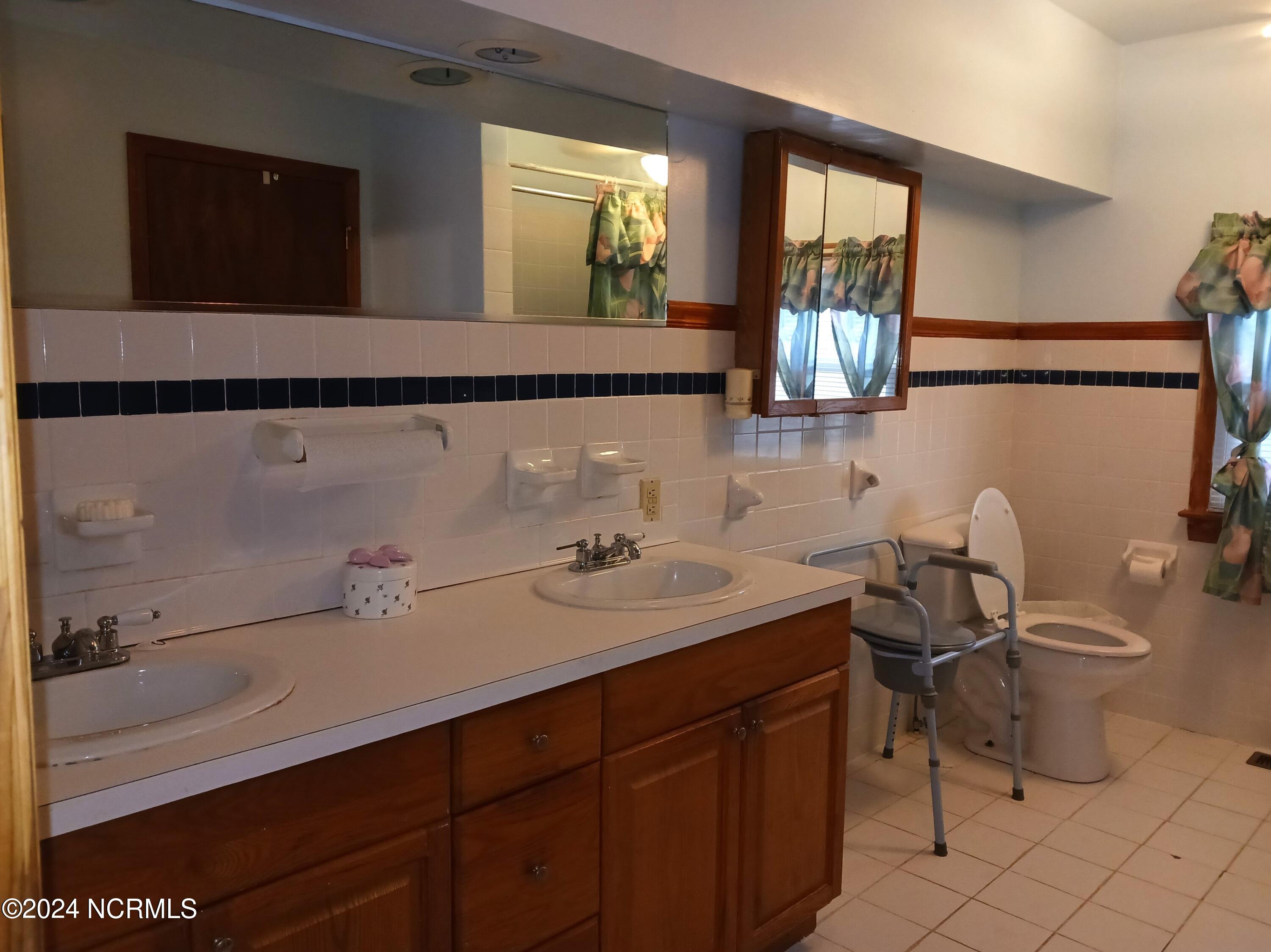 611 Edwards Avenue Property Photo 9