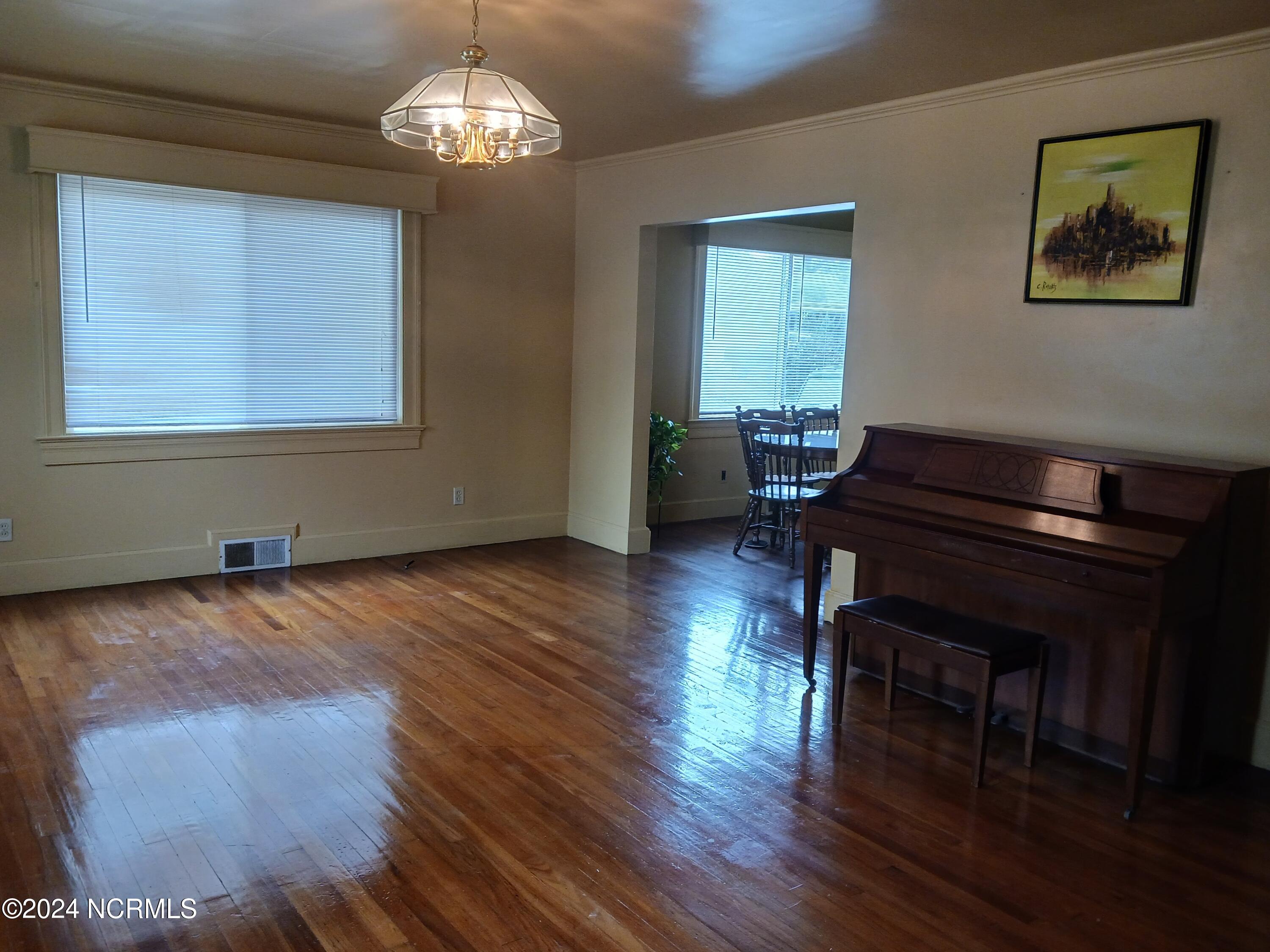611 Edwards Avenue Property Photo 11