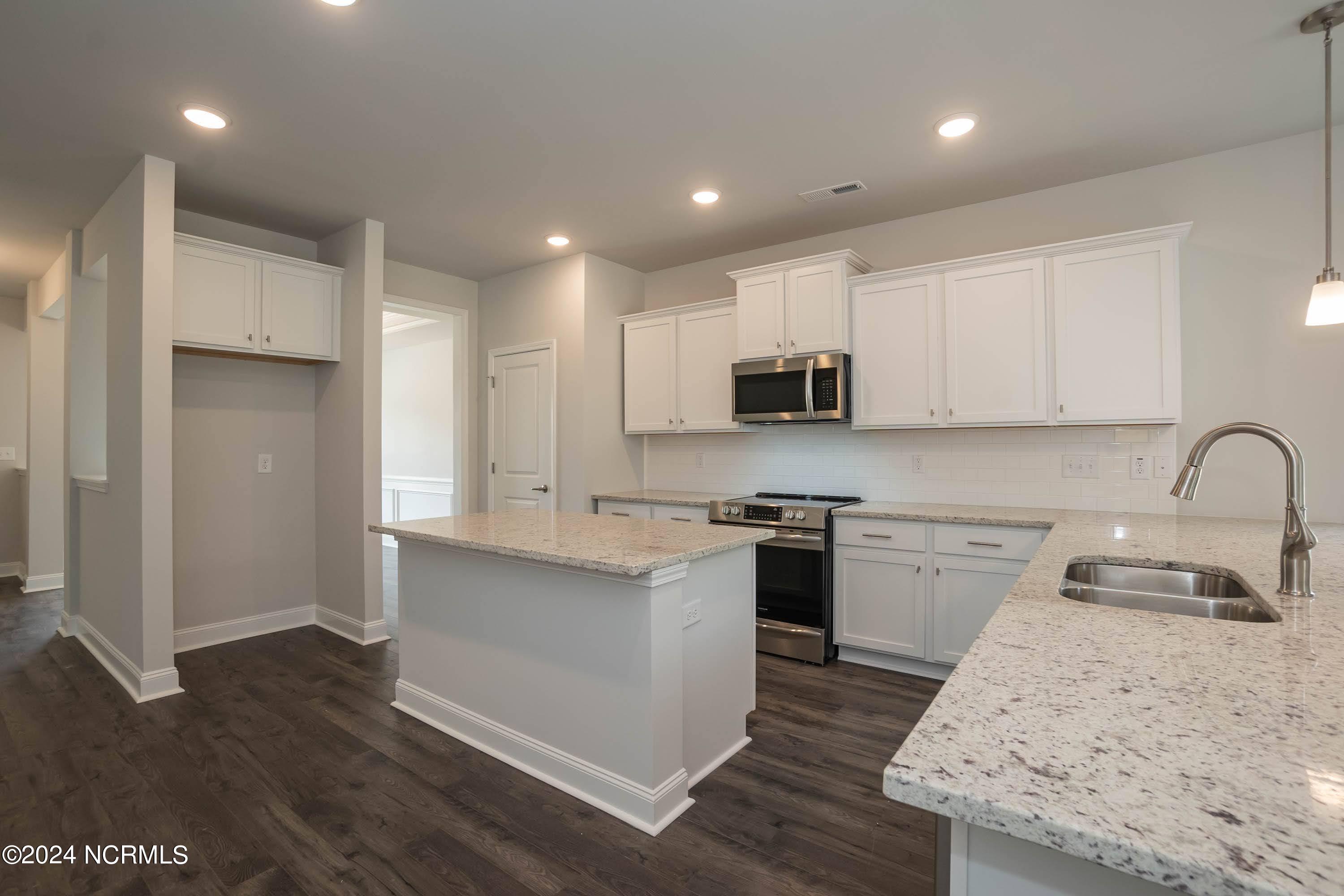 745 Greenwich Place Property Photo 10