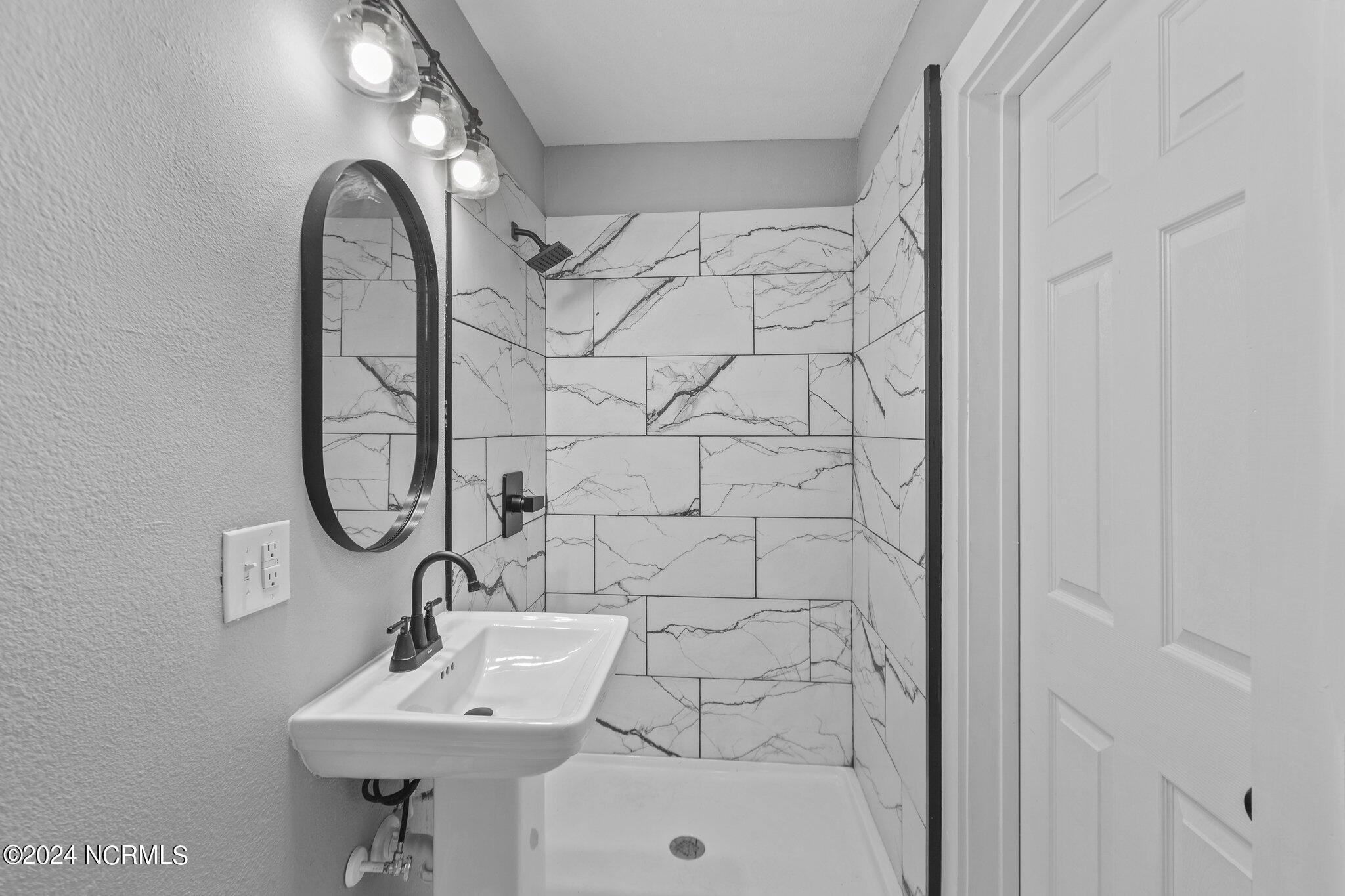 722 Hill Street Property Photo 18