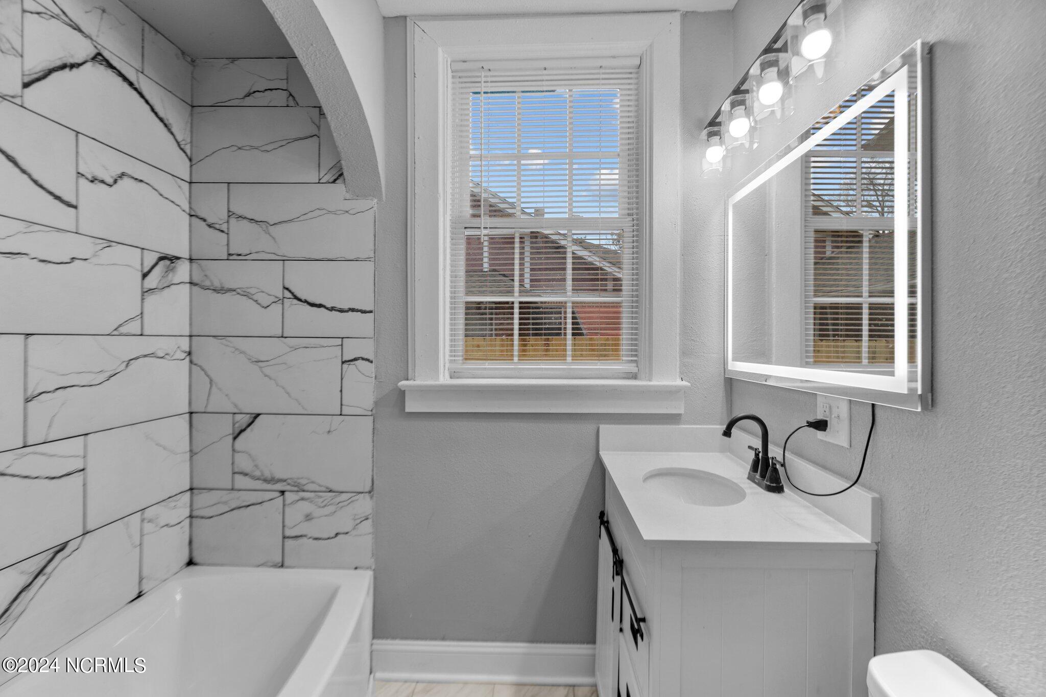 722 Hill Street Property Photo 24