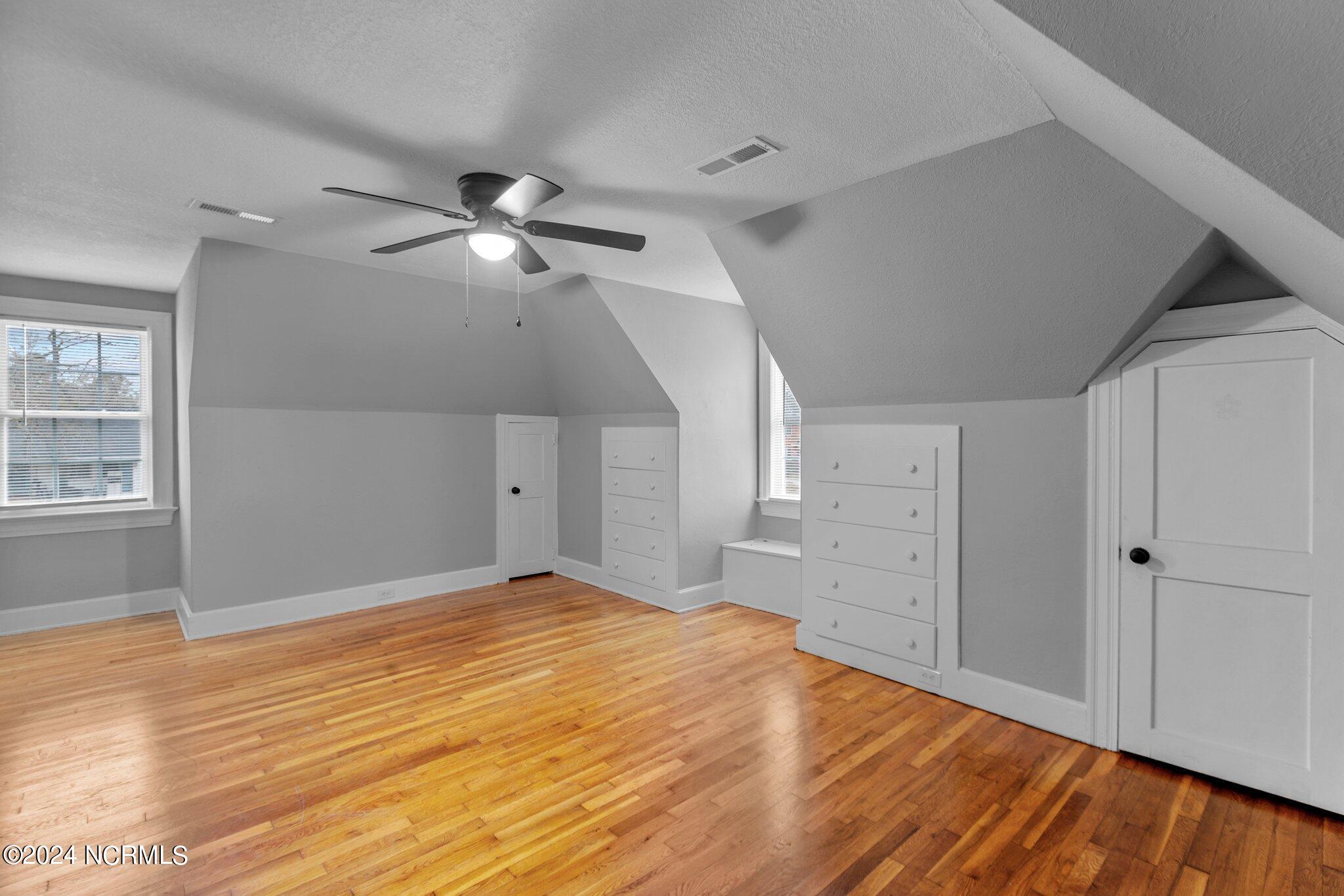 722 Hill Street Property Photo 26