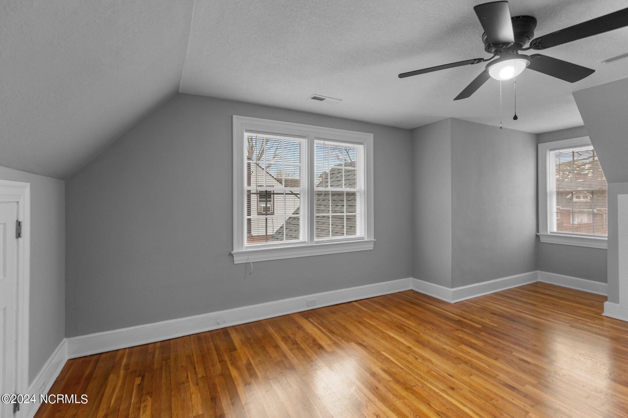 722 Hill Street Property Photo 28