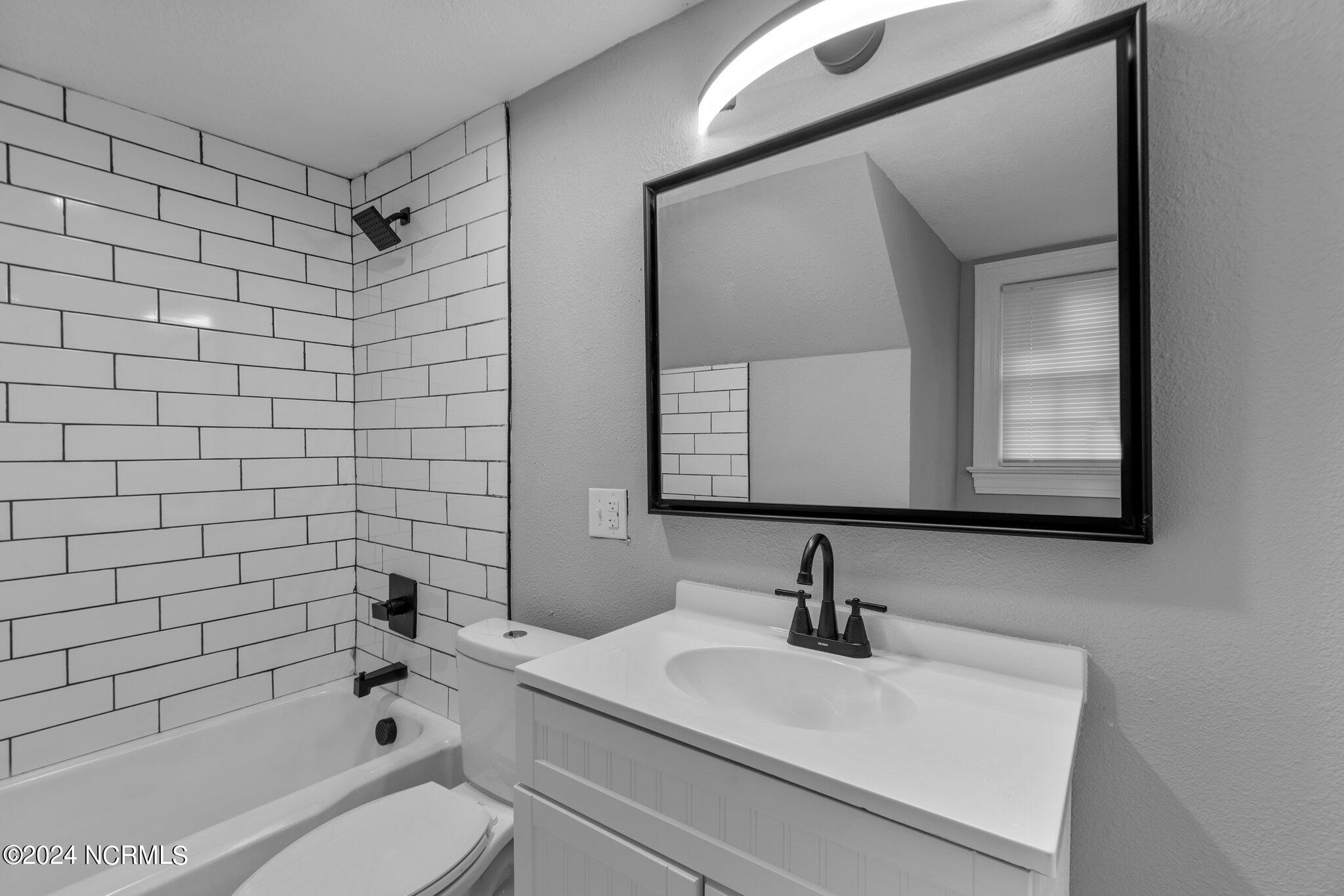 722 Hill Street Property Photo 29