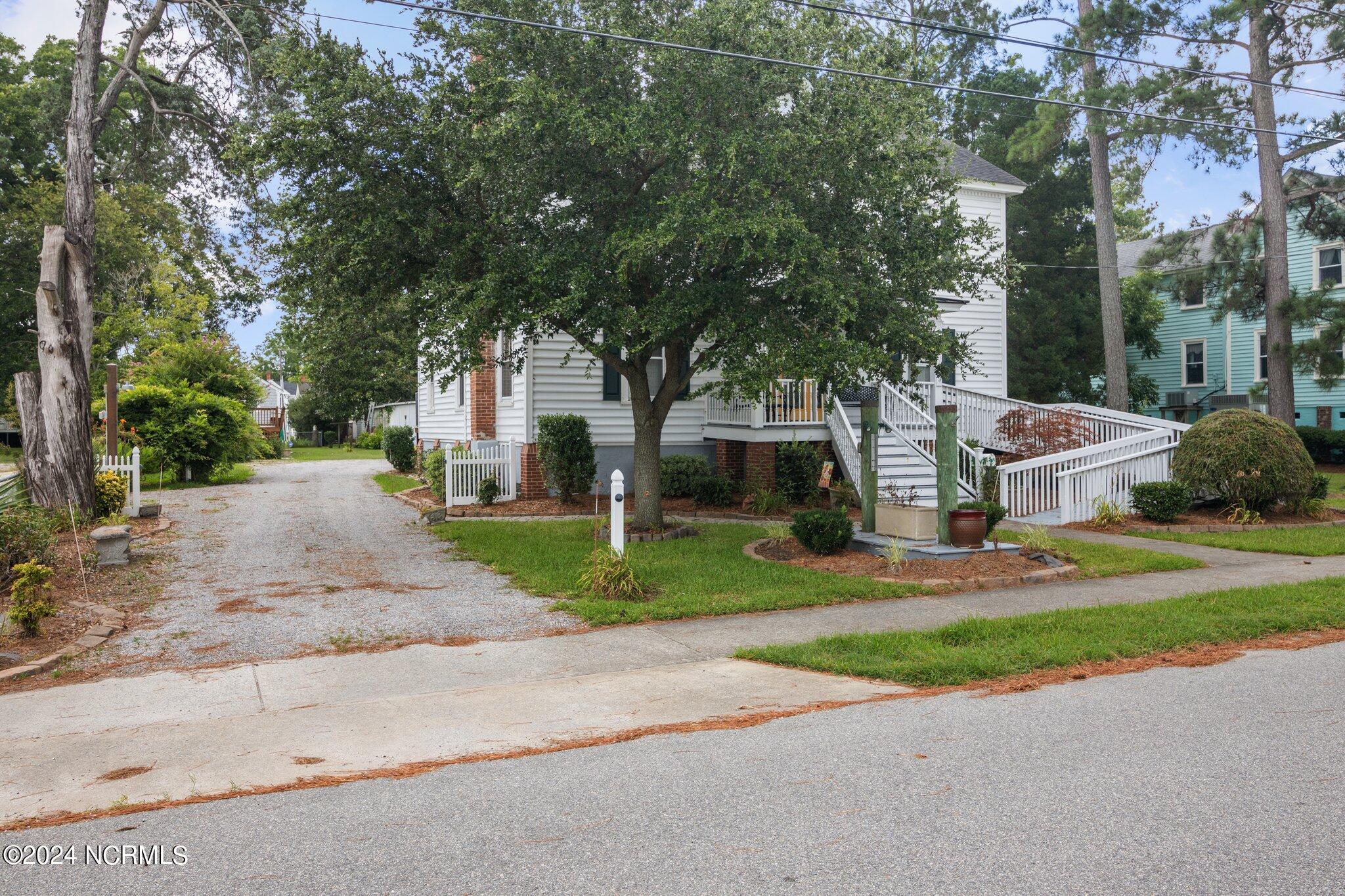 567 E Water Street Property Photo 5