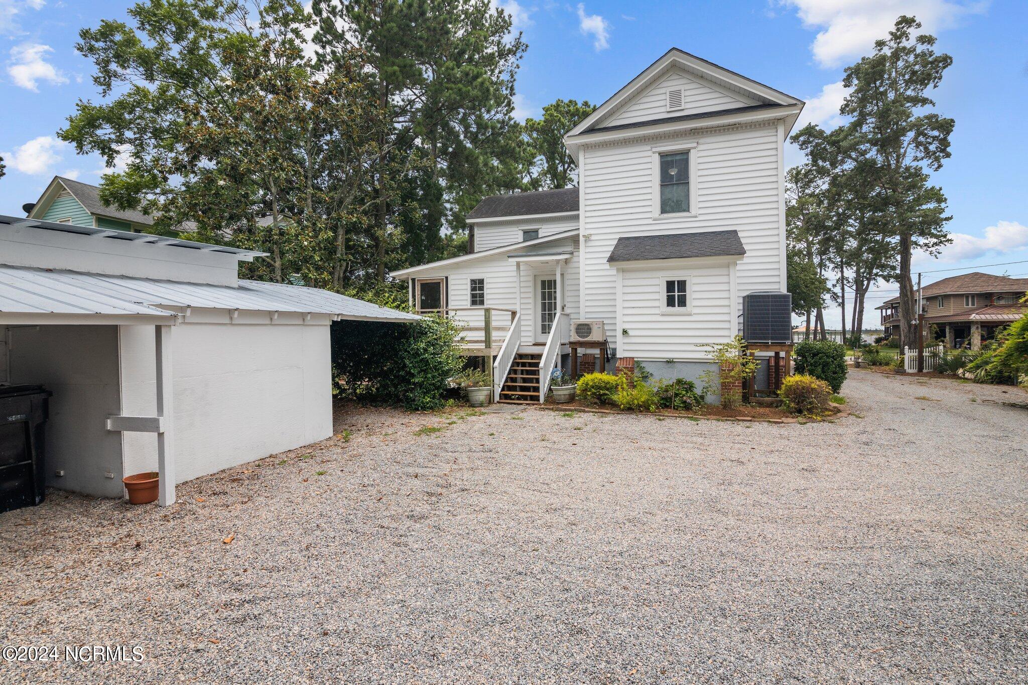 567 E Water Street Property Photo 14