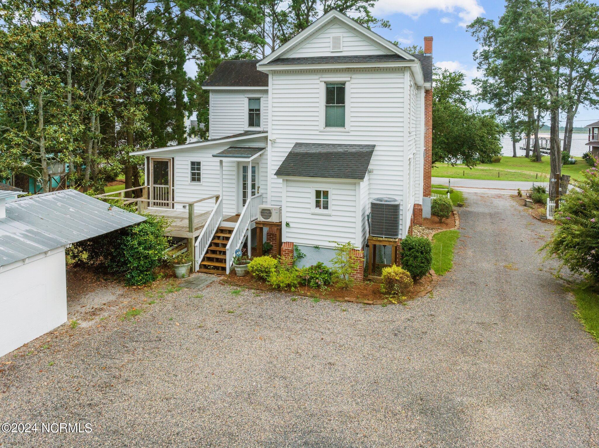 567 E Water Street Property Photo 16