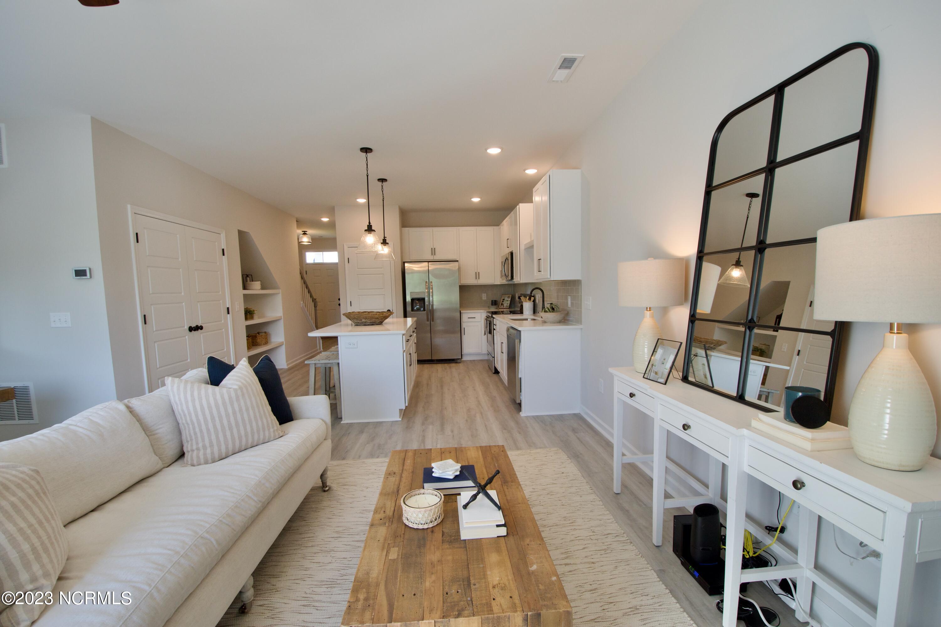 1571 Dusk Cove Property Photo 6