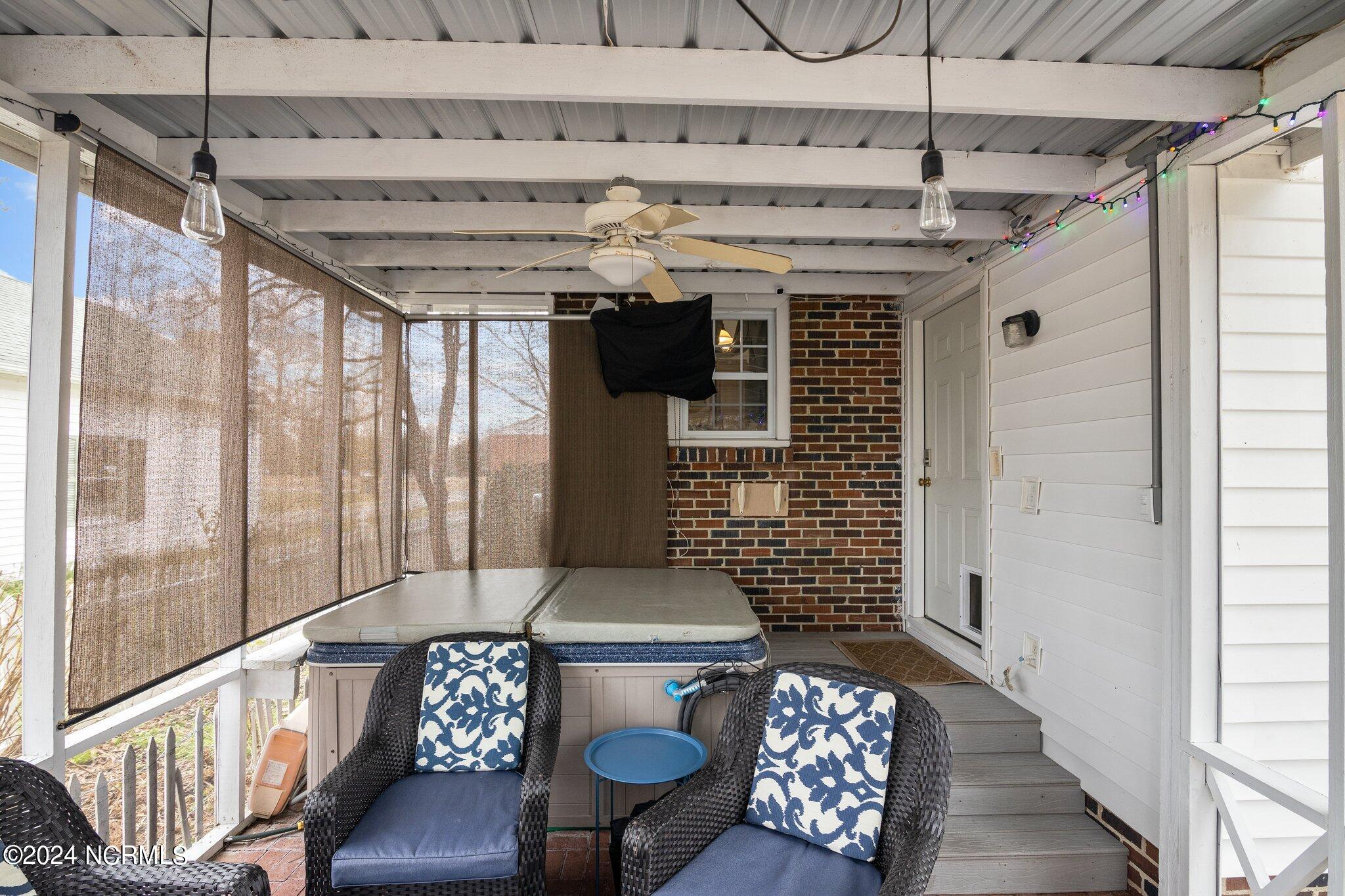608 College Street Property Photo 5