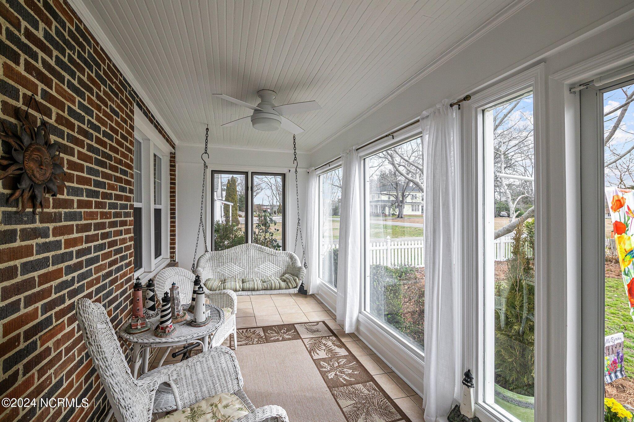 608 College Street Property Photo 11