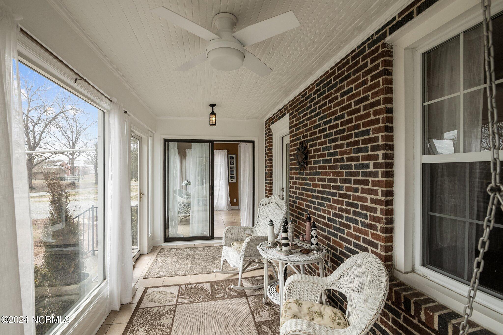 608 College Street Property Photo 12