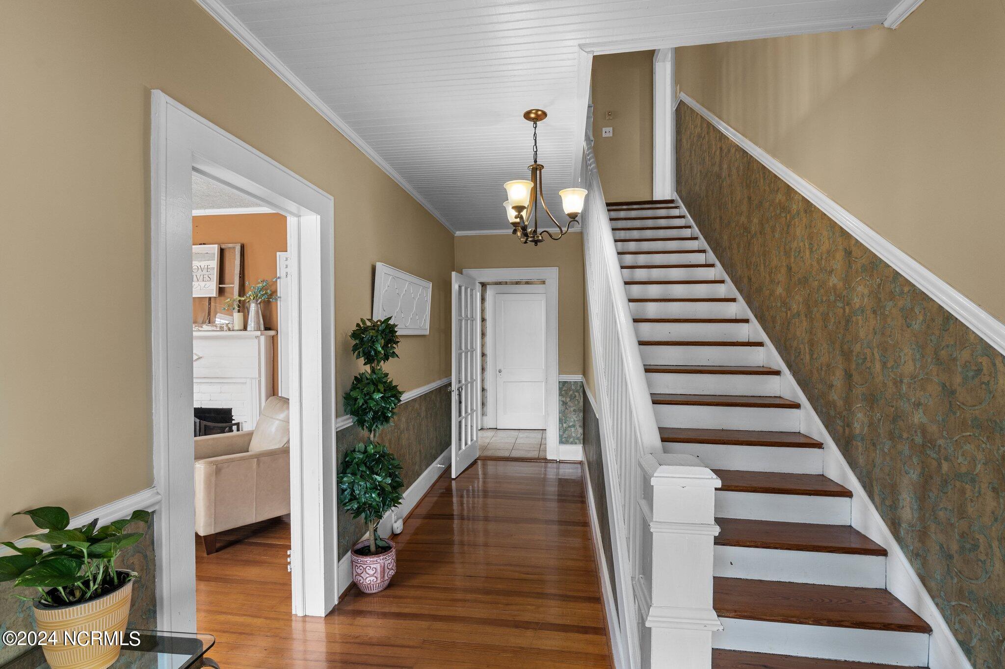 608 College Street Property Photo 22