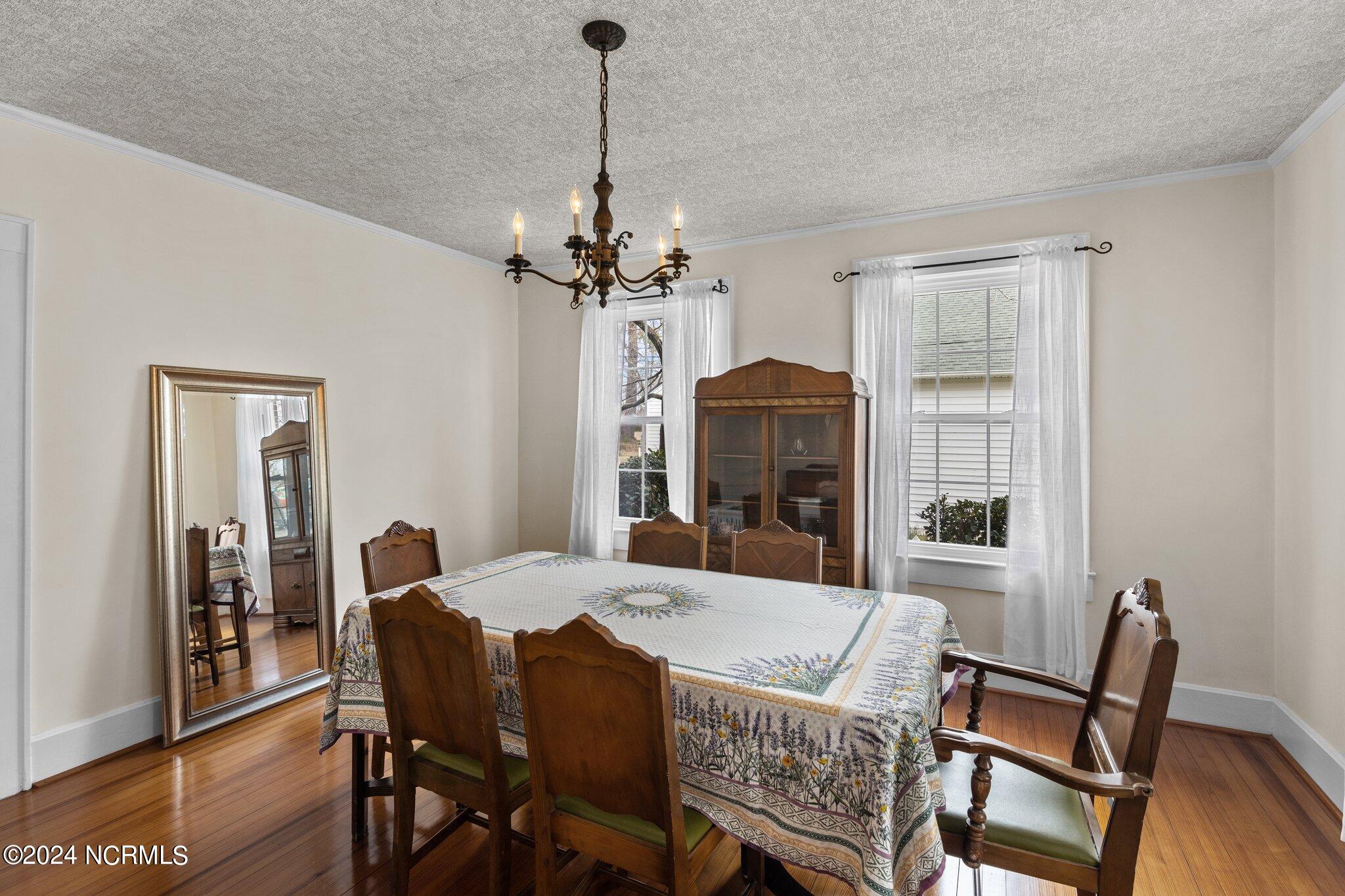 608 College Street Property Photo 23
