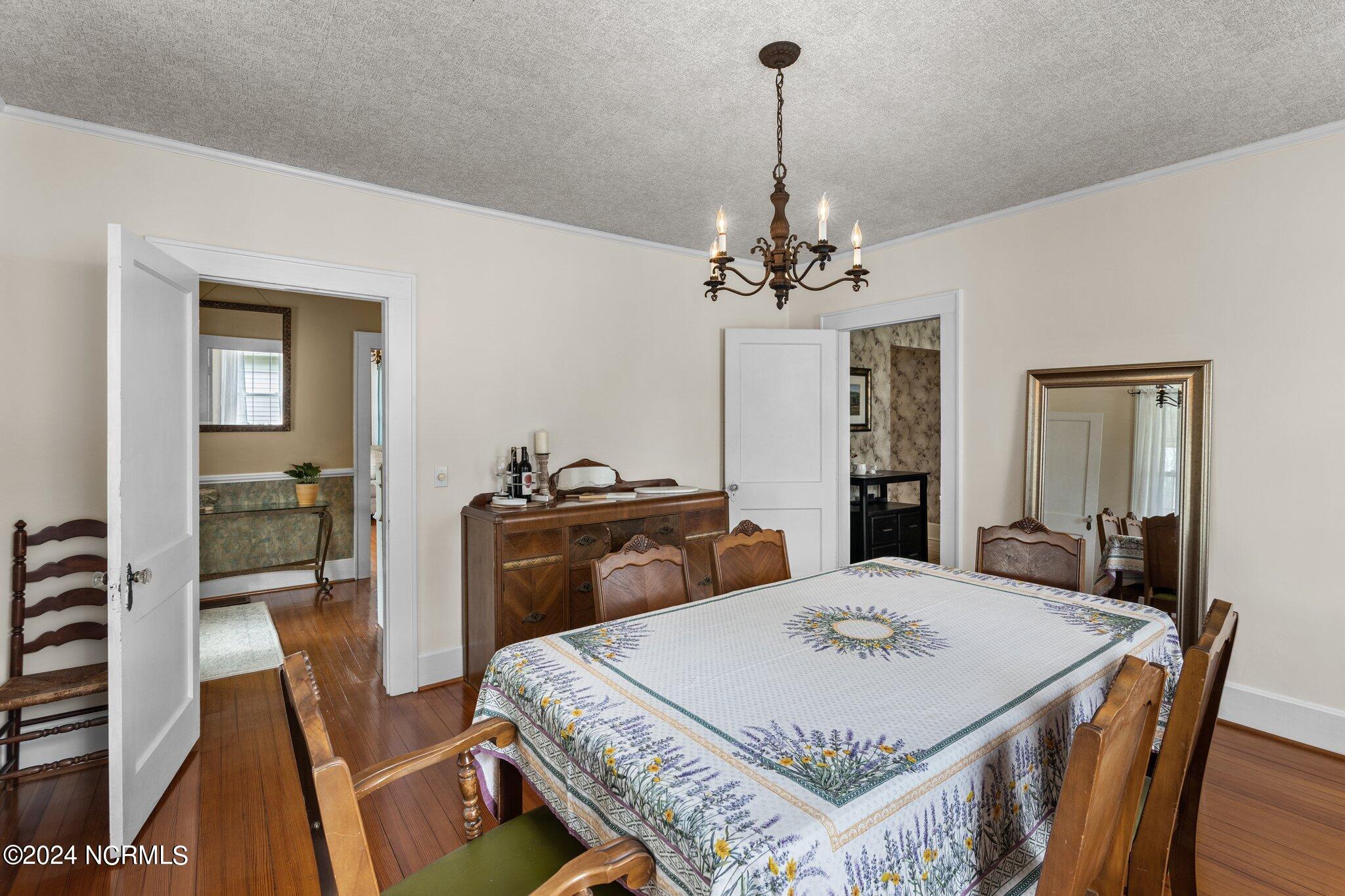 608 College Street Property Photo 24
