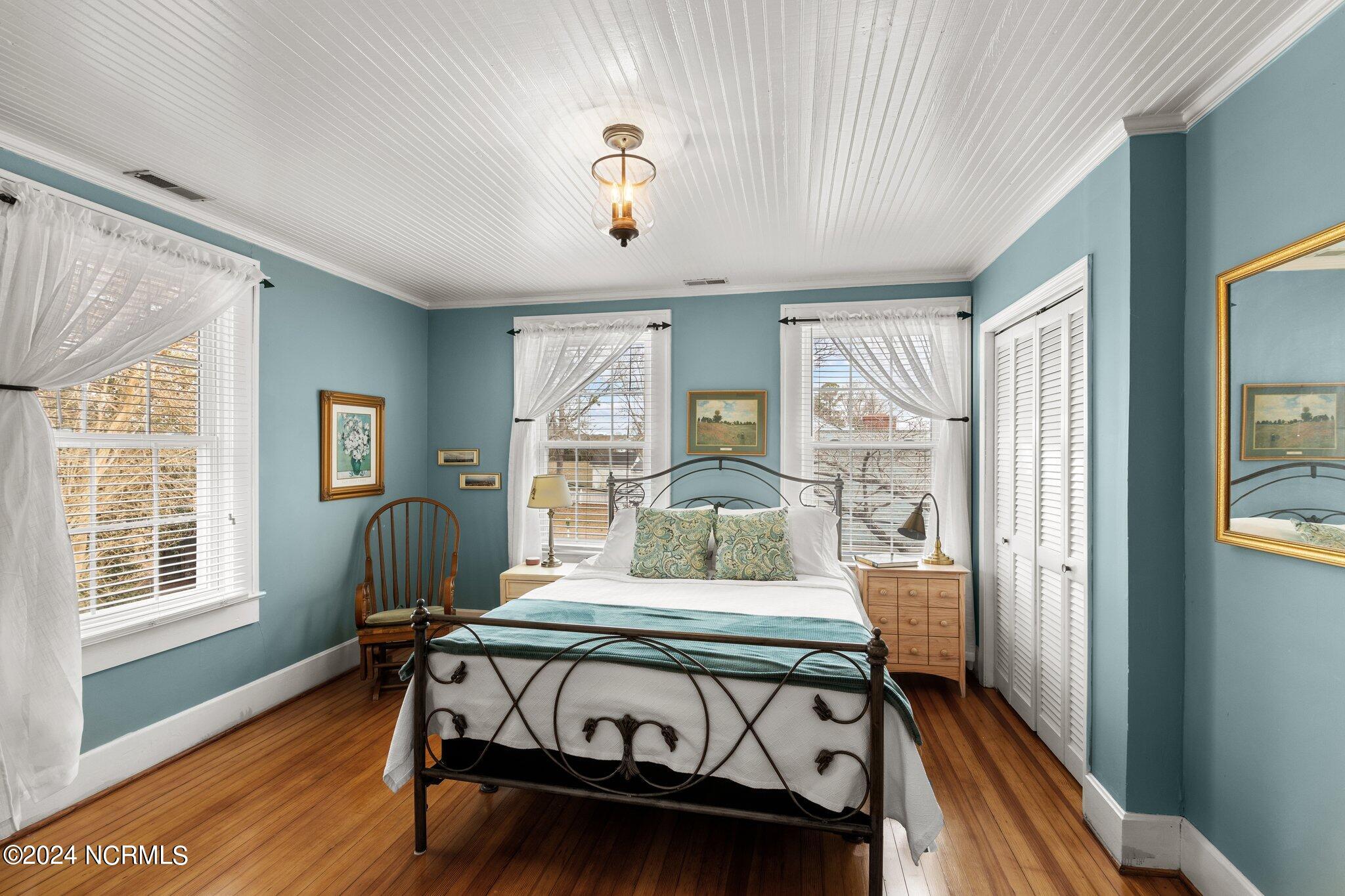 608 College Street Property Photo 25