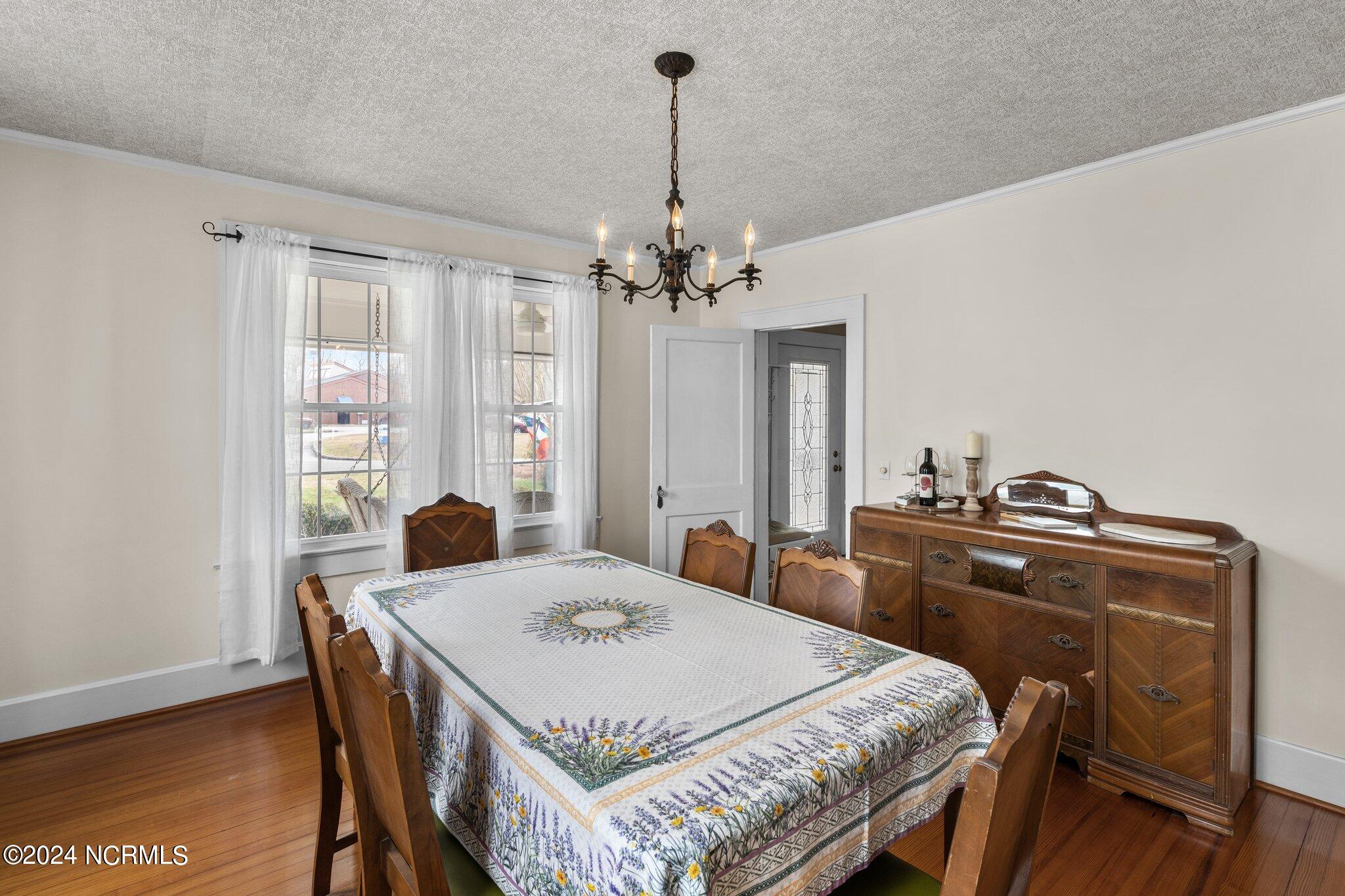 608 College Street Property Photo 27