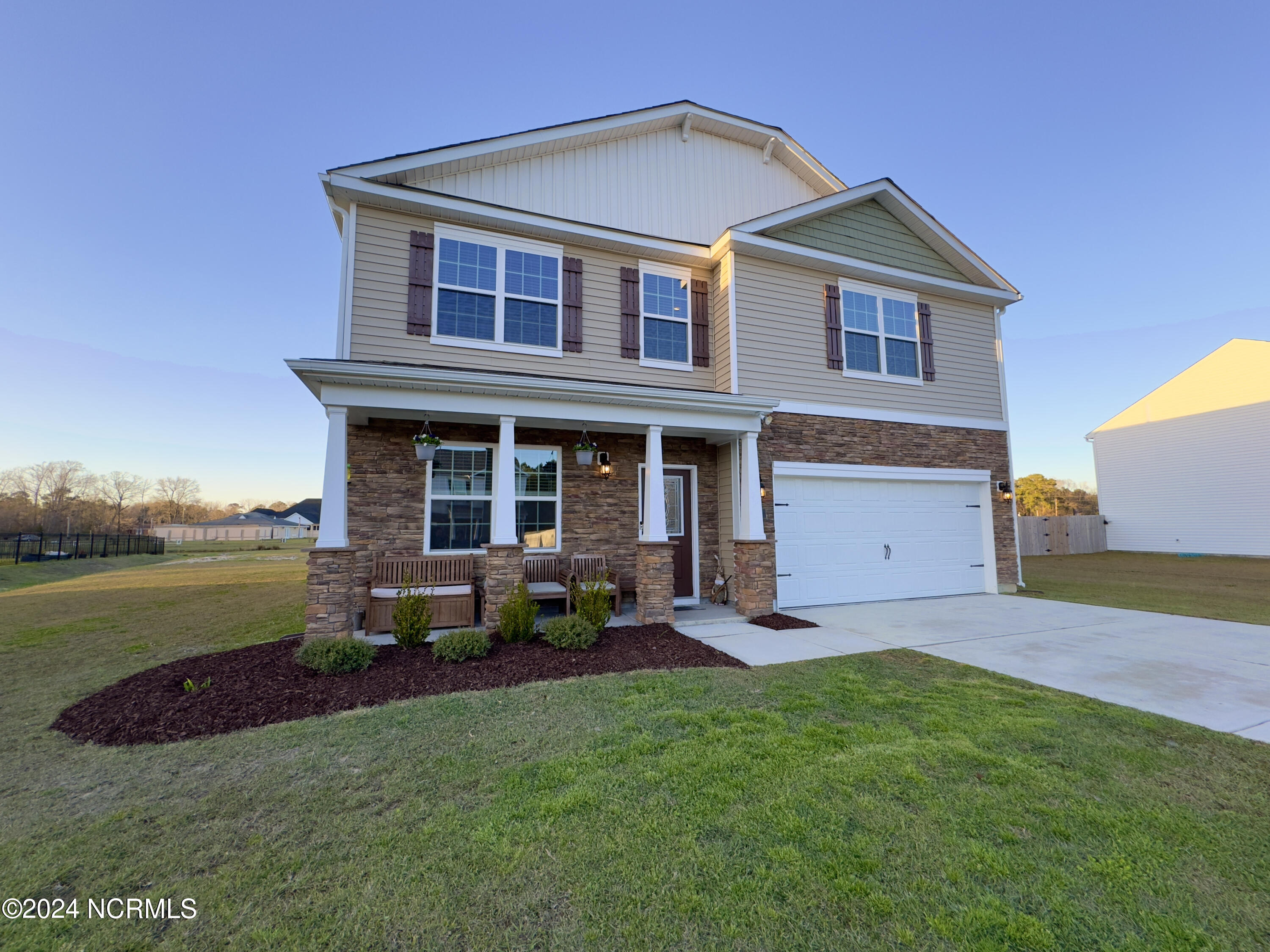108 Featherstone Lane Property Photo 1