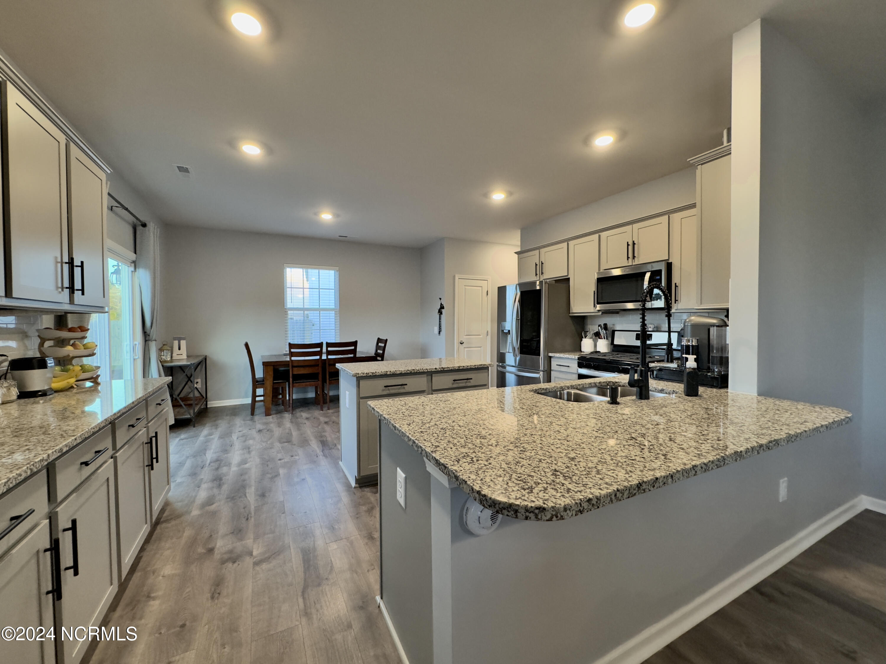 108 Featherstone Lane Property Photo 3