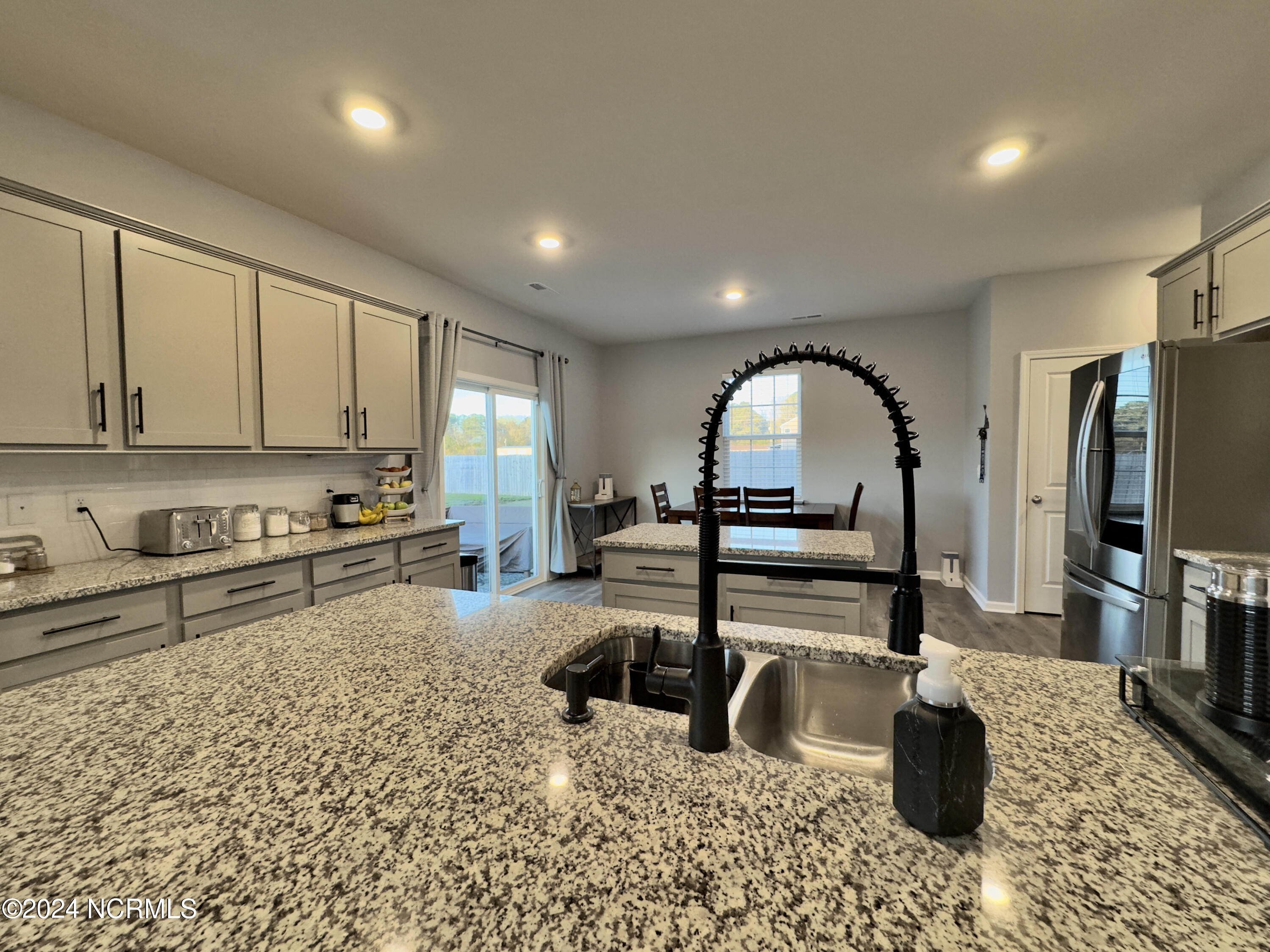 108 Featherstone Lane Property Photo 4