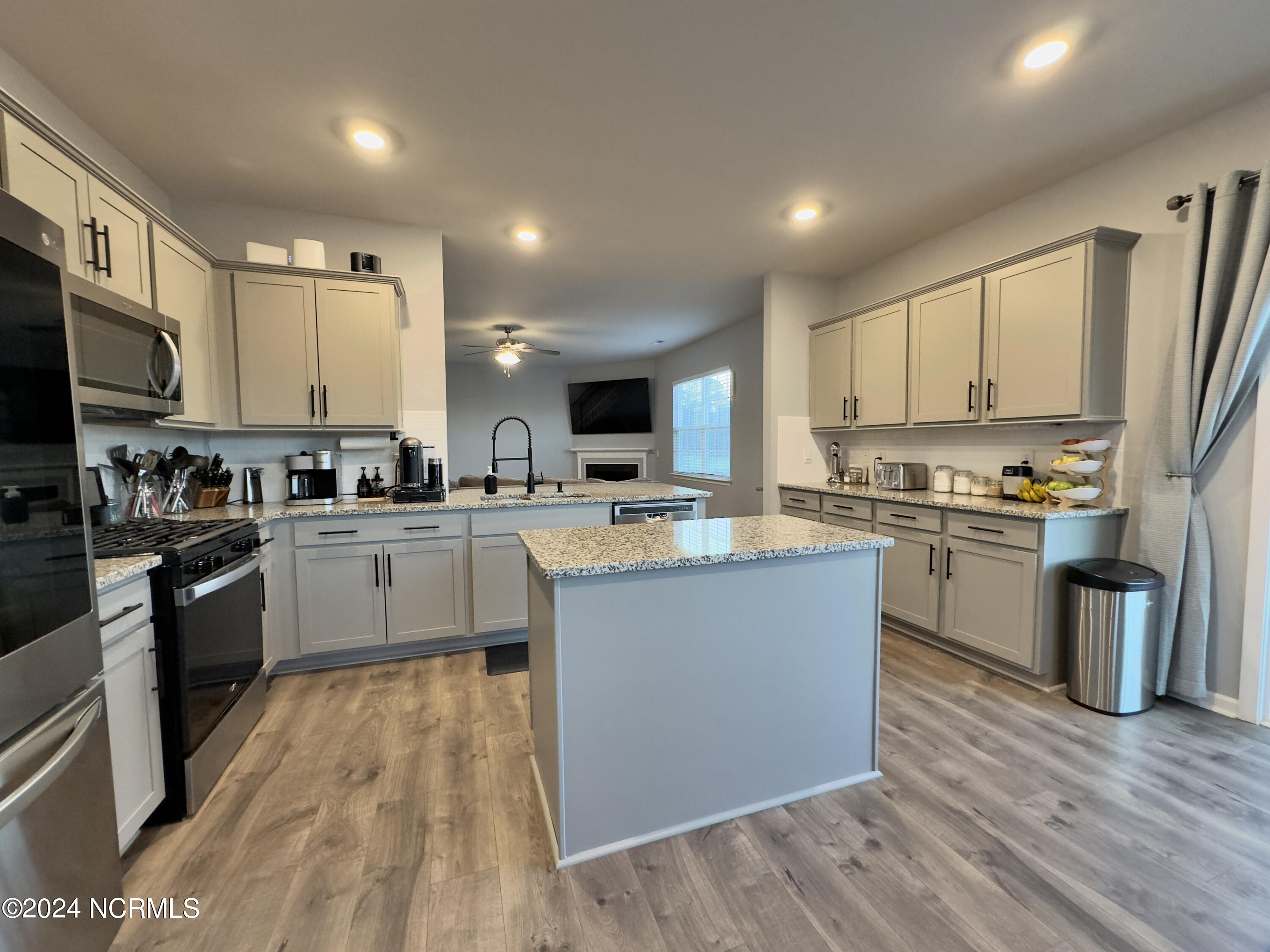 108 Featherstone Lane Property Photo 7