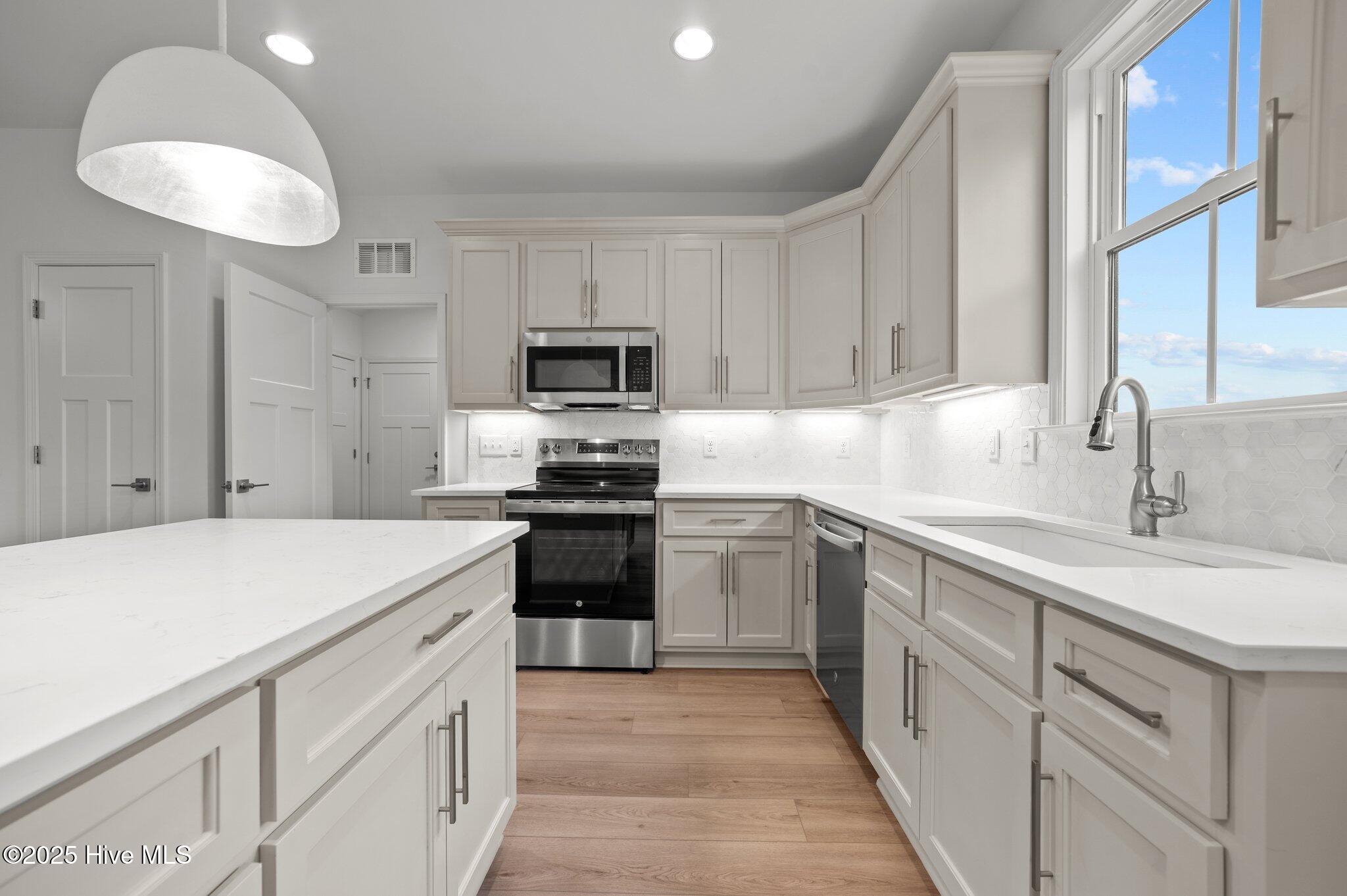 5102 Willows Edge Drive Property Photo 13