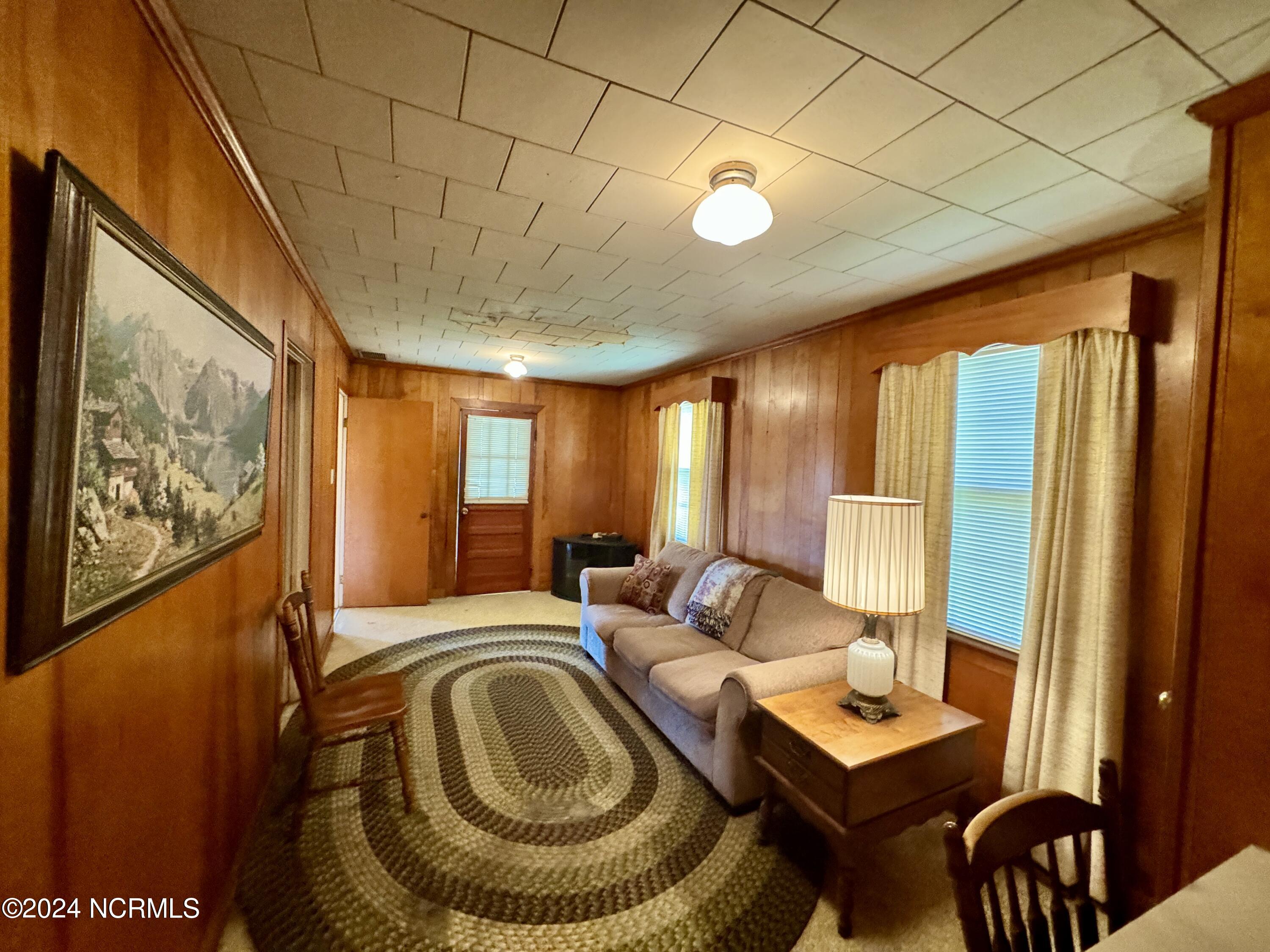 402 Halifax Street Property Photo 8