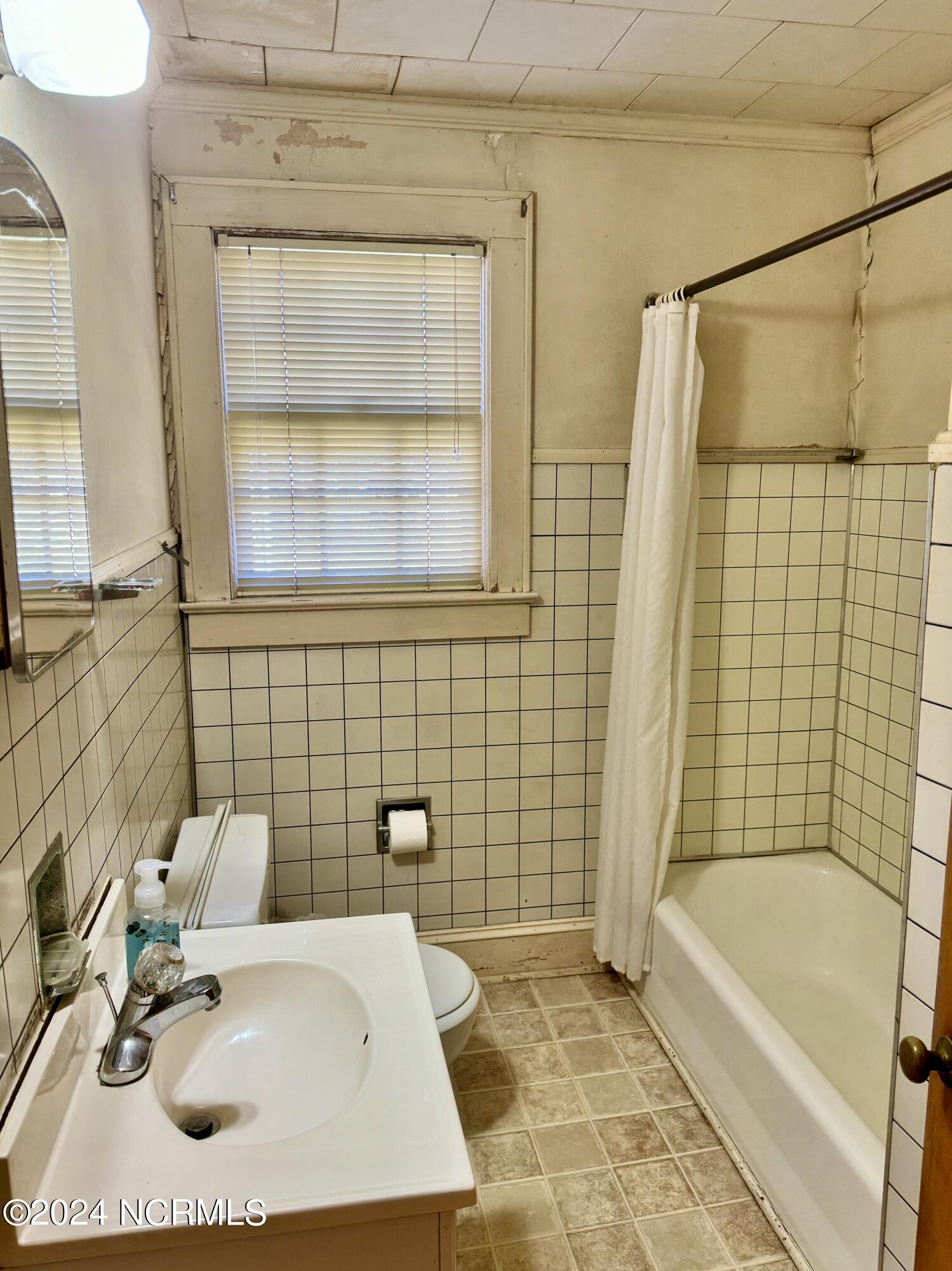 402 Halifax Street Property Photo 24