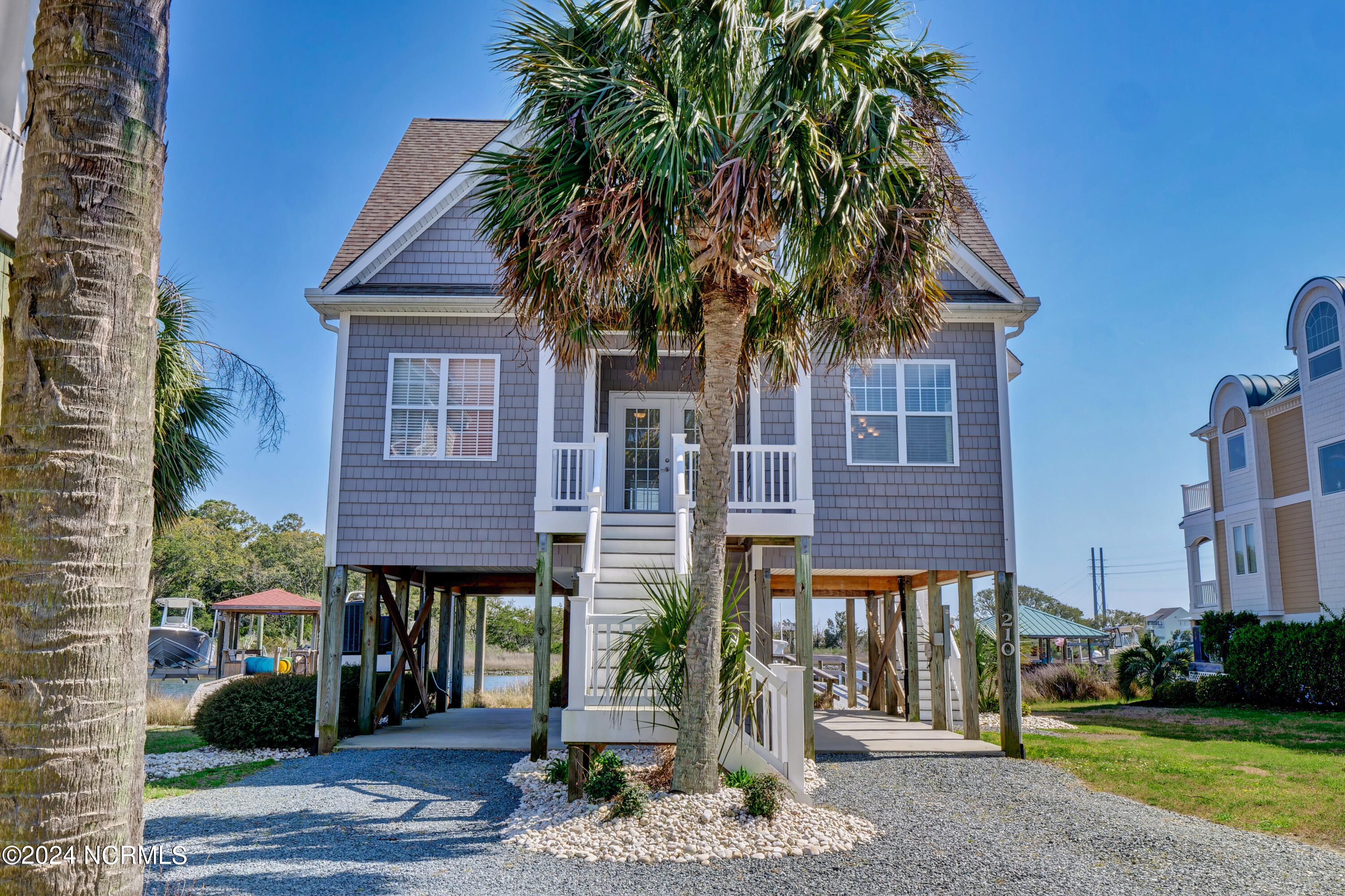 210 Sea Manor Drive Property Photo 2