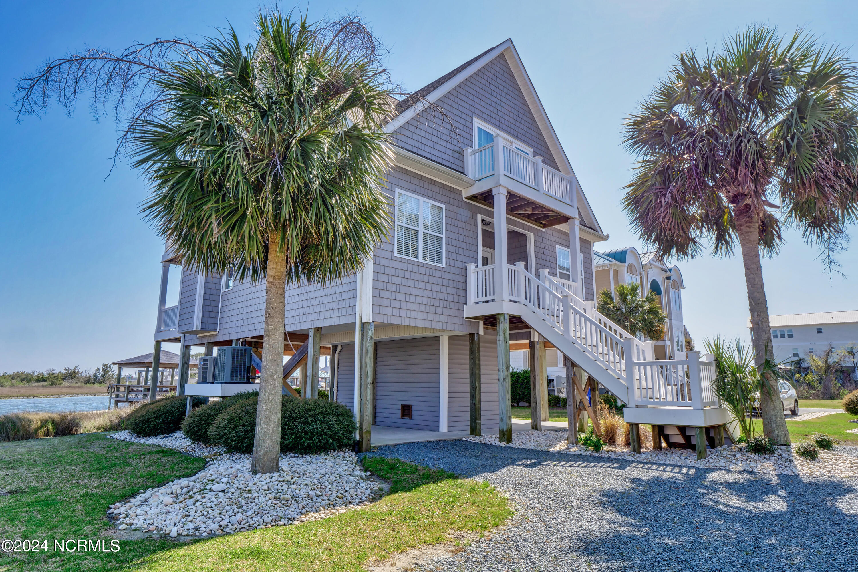 210 Sea Manor Drive Property Photo 3