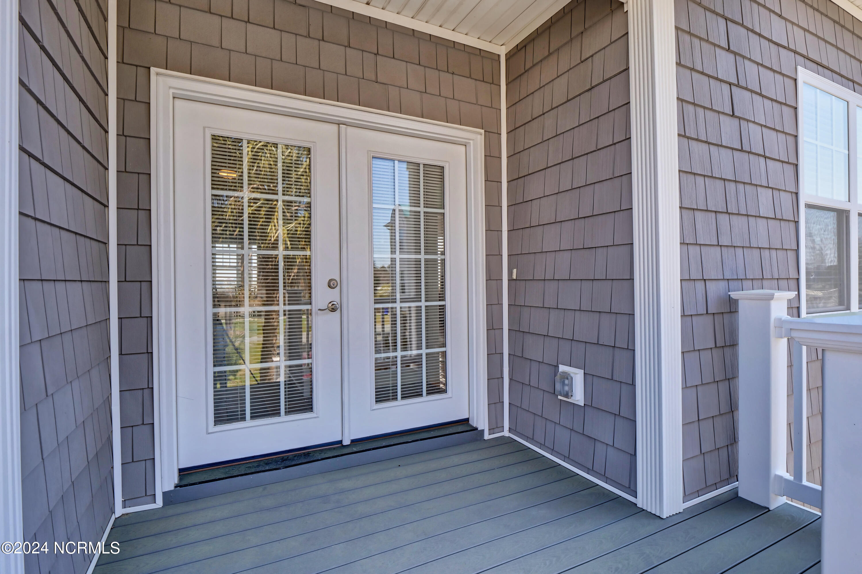 210 Sea Manor Drive Property Photo 5
