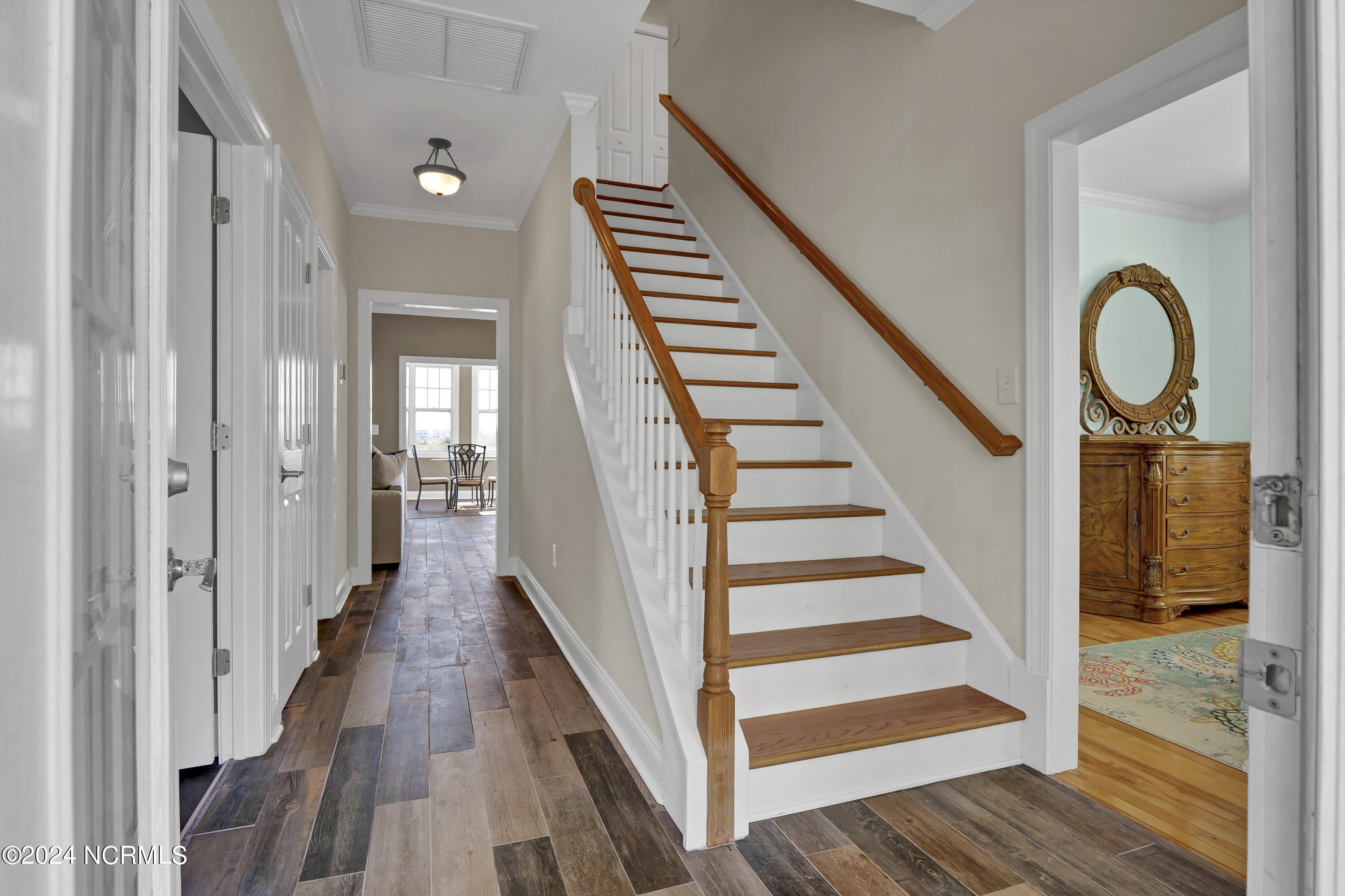 210 Sea Manor Drive Property Photo 6