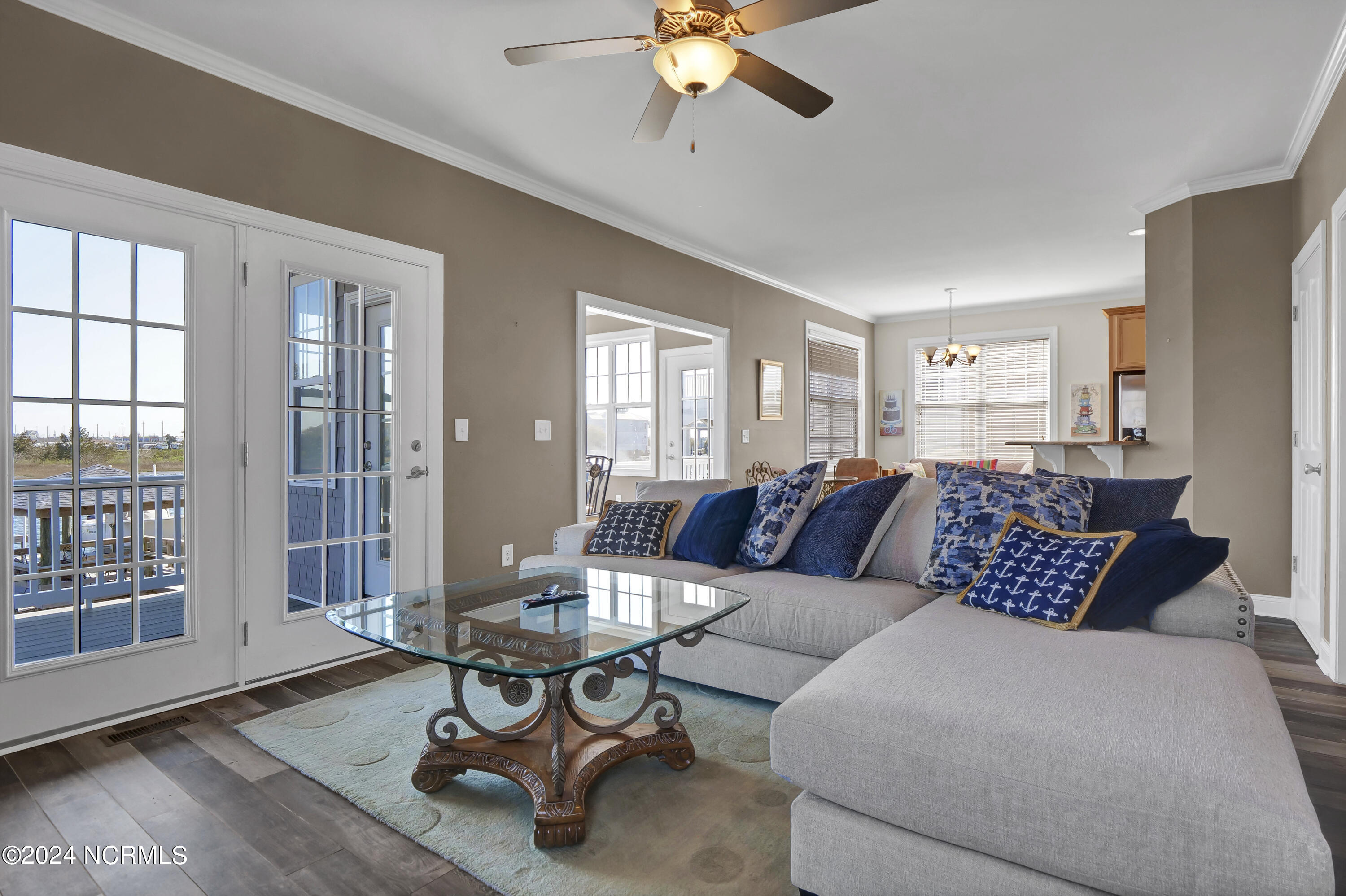 210 Sea Manor Drive Property Photo 11