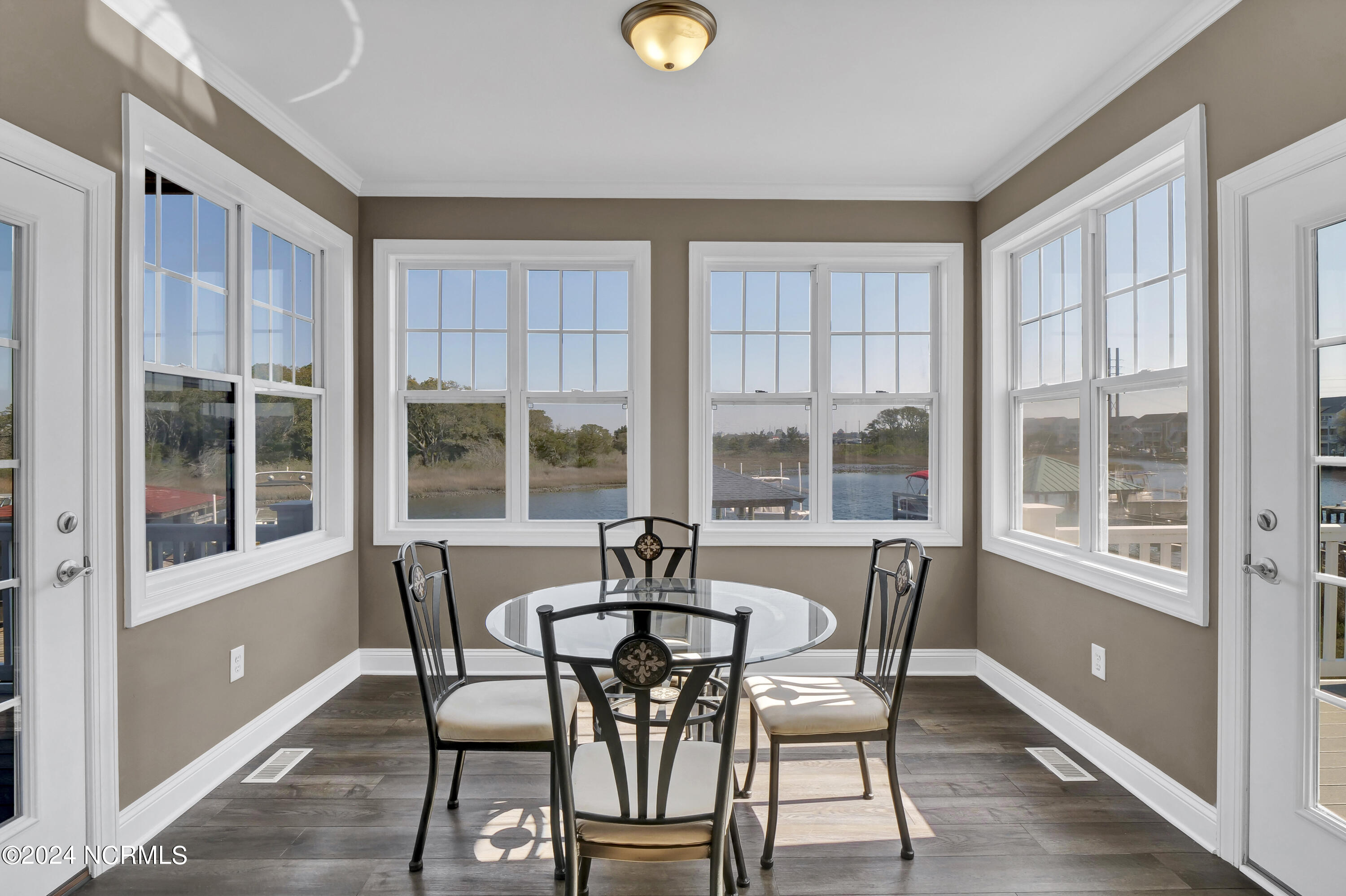 210 Sea Manor Drive Property Photo 12