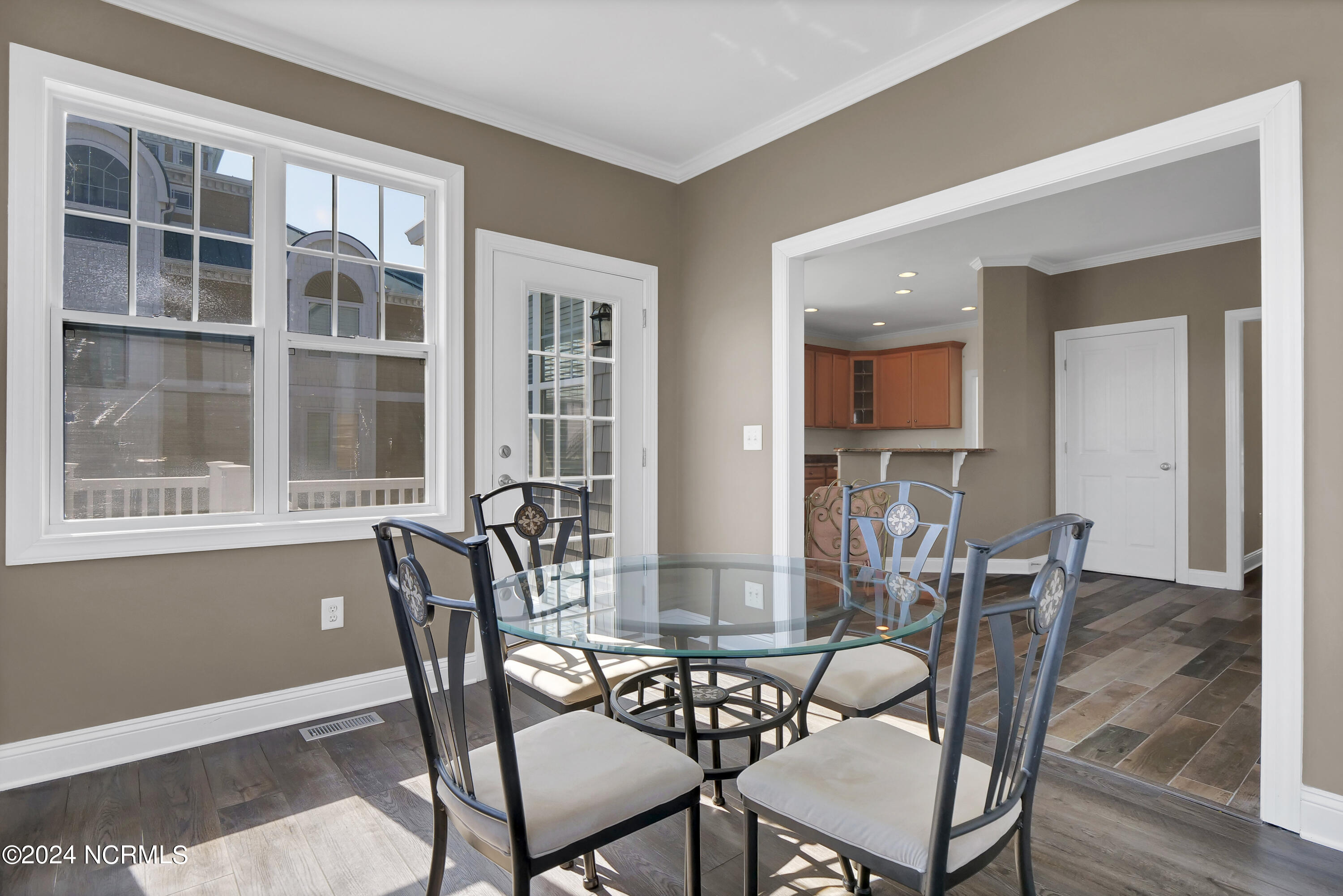 210 Sea Manor Drive Property Photo 14