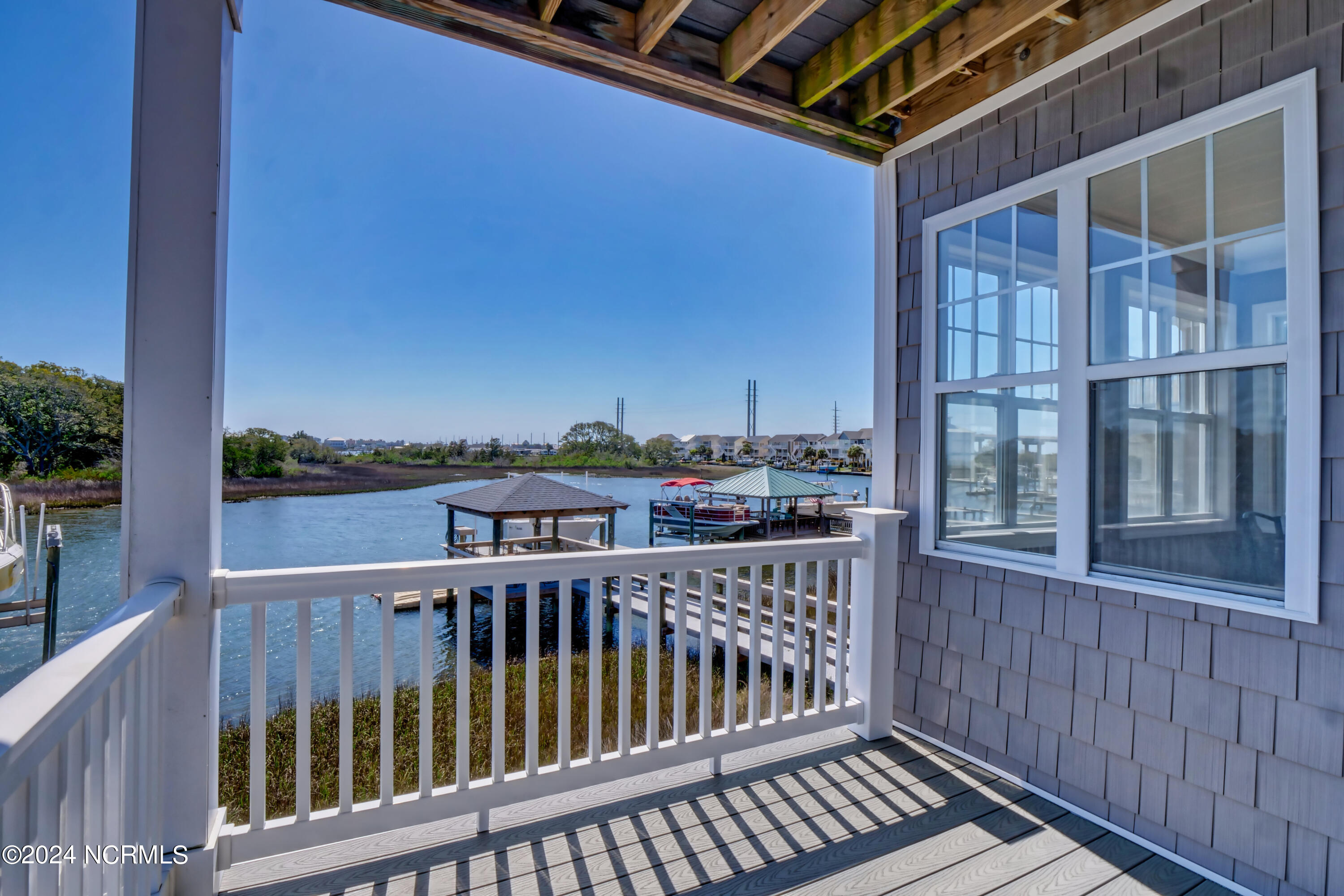 210 Sea Manor Drive Property Photo 17