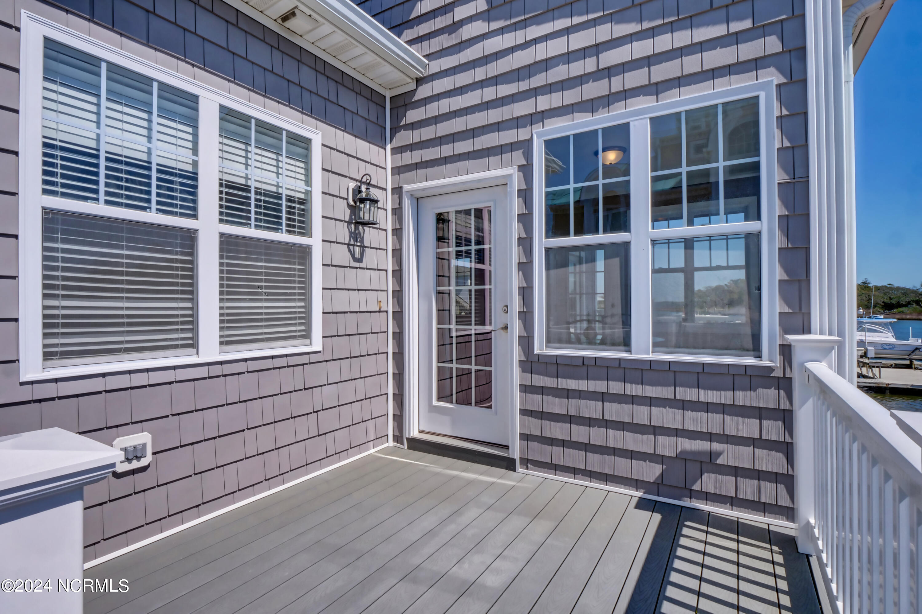 210 Sea Manor Drive Property Photo 18