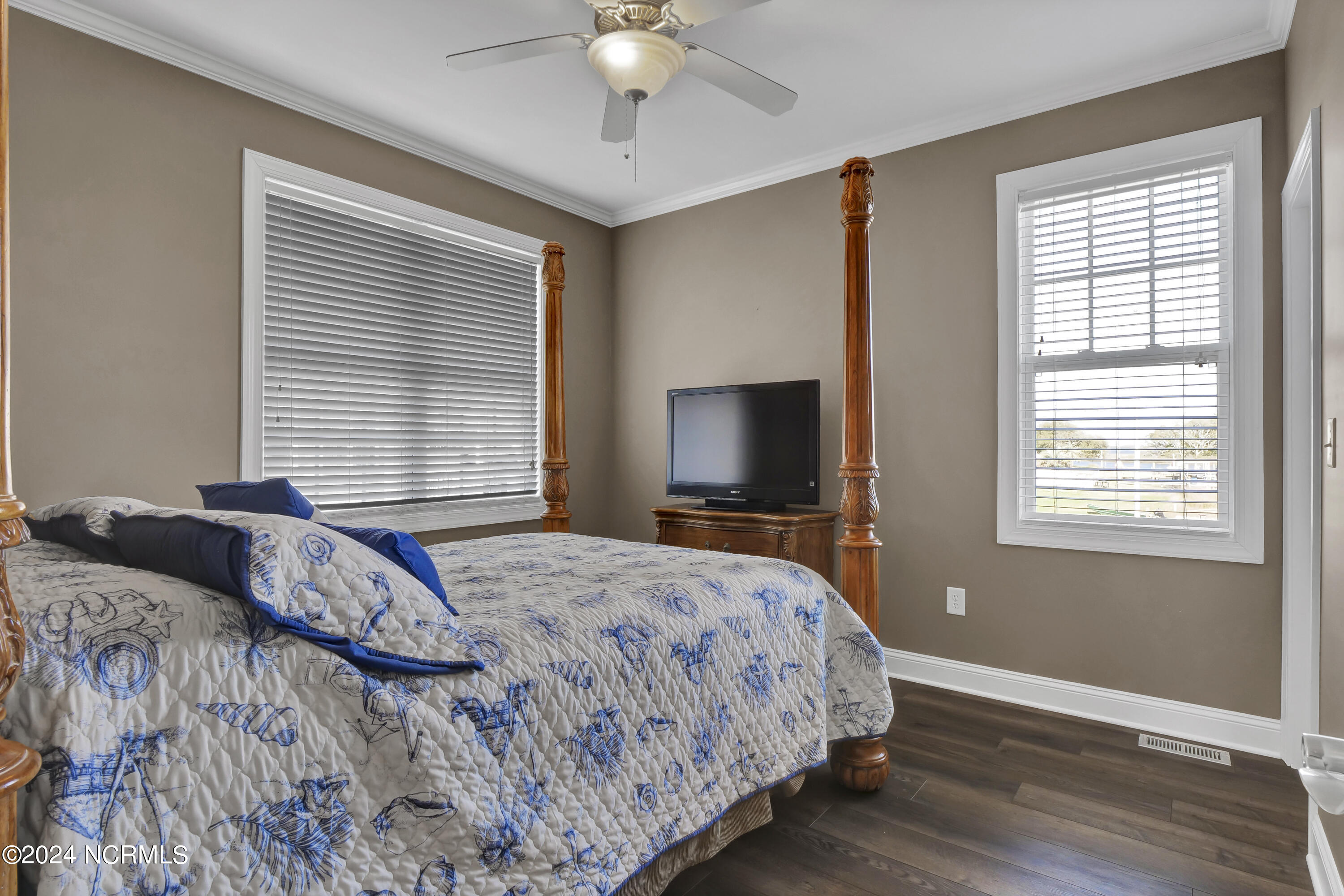 210 Sea Manor Drive Property Photo 28