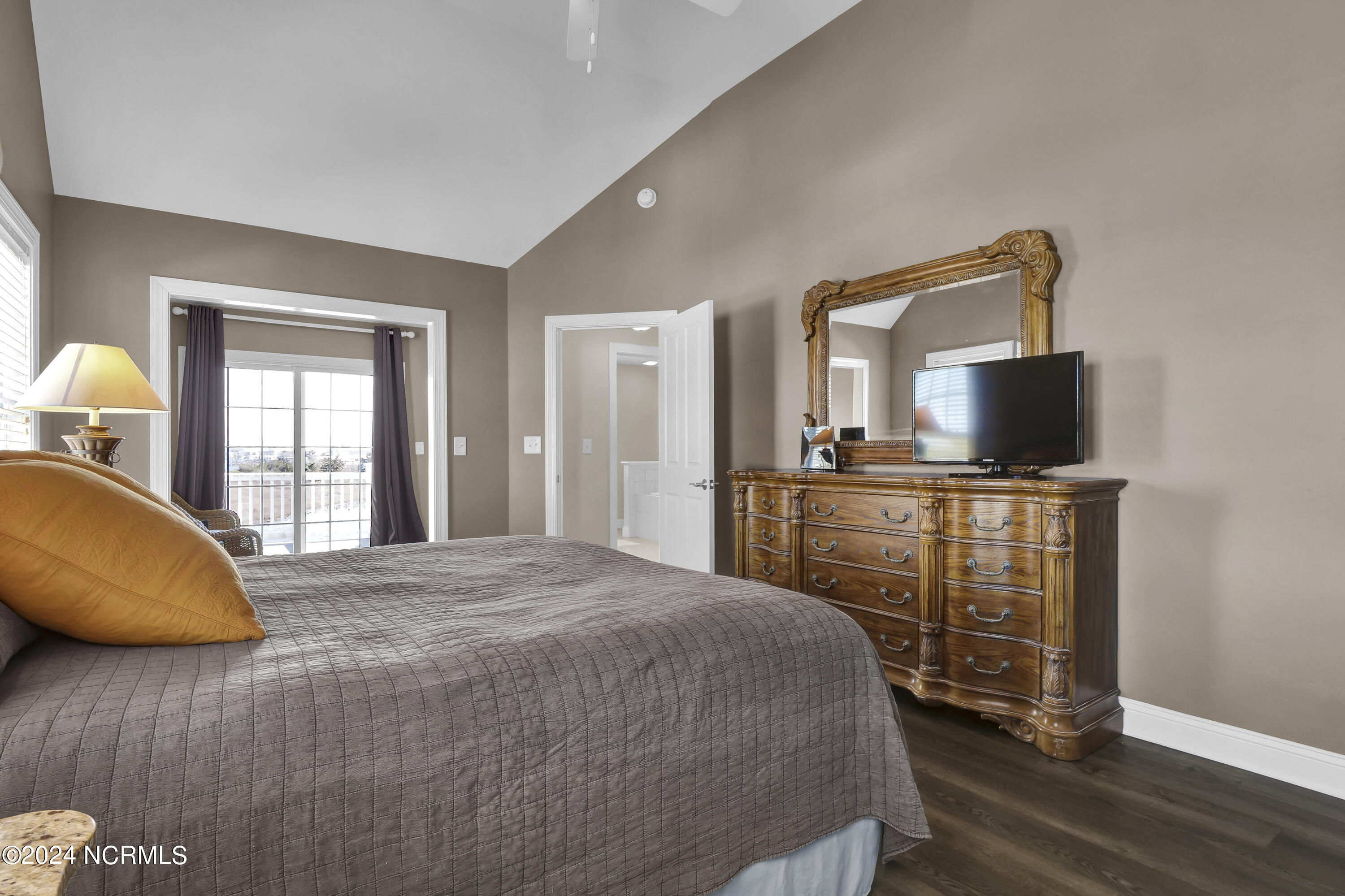 210 Sea Manor Drive Property Photo 34