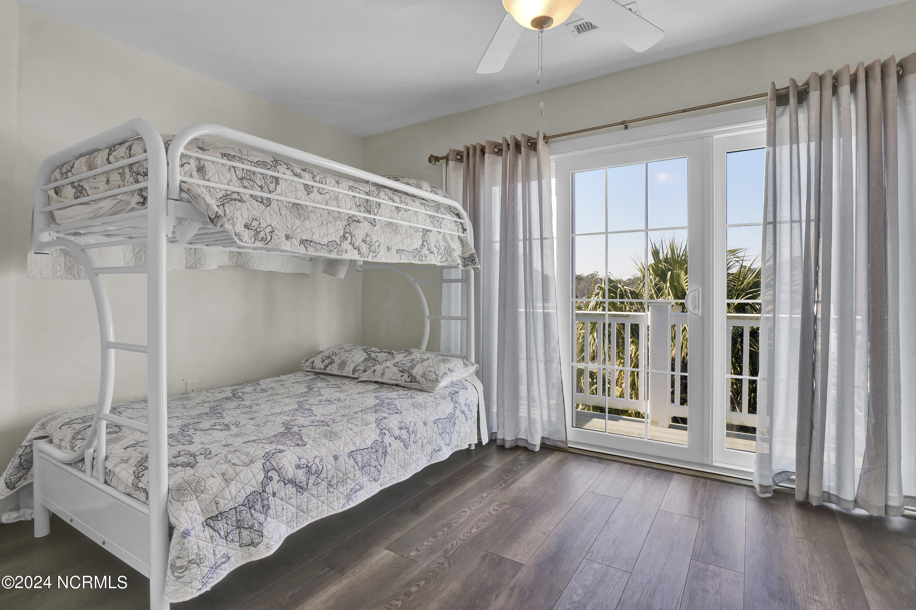 210 Sea Manor Drive Property Photo 47