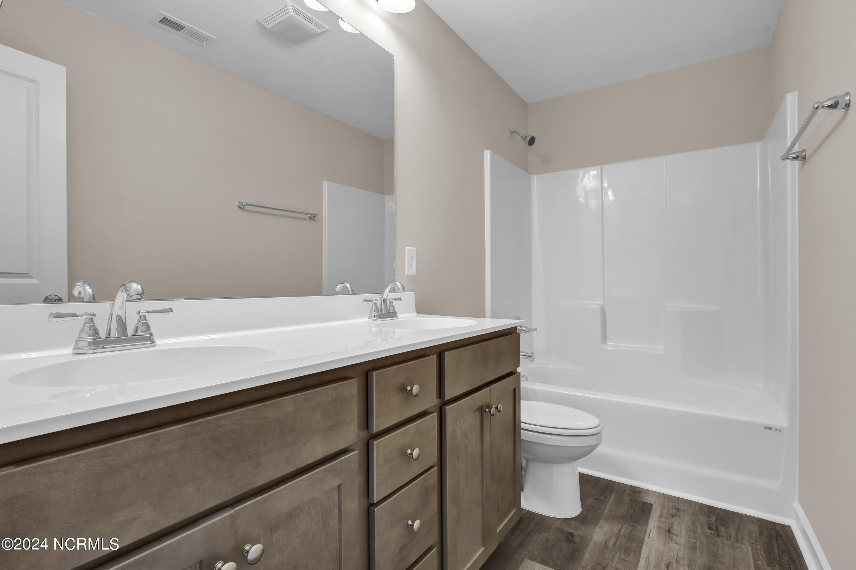 524 Orchard Creek Drive Property Photo 21